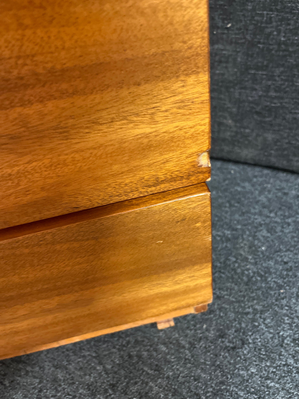 5 drawer teak stained chest of drawers (H 900 x W 720 x D 420 mm) 1225