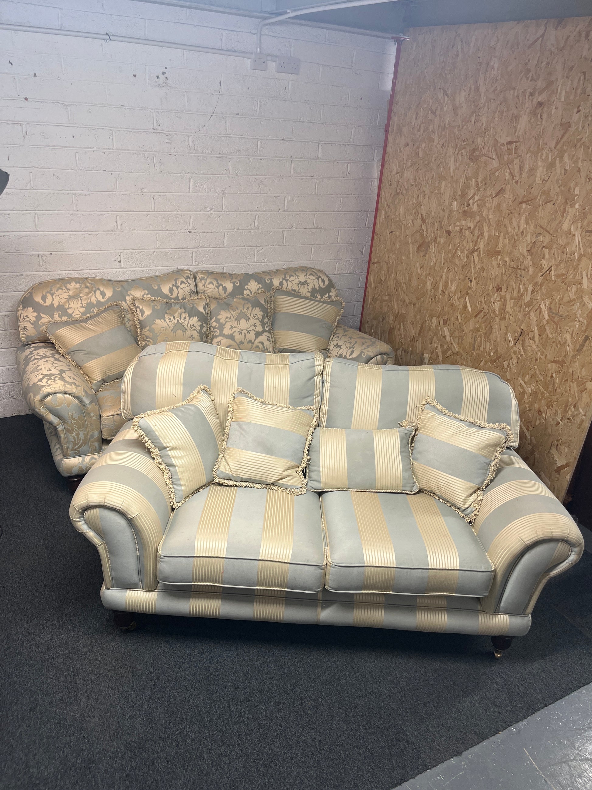 2 seater finline blue mixed fabric suite, brass castors, solid wood frame 3225