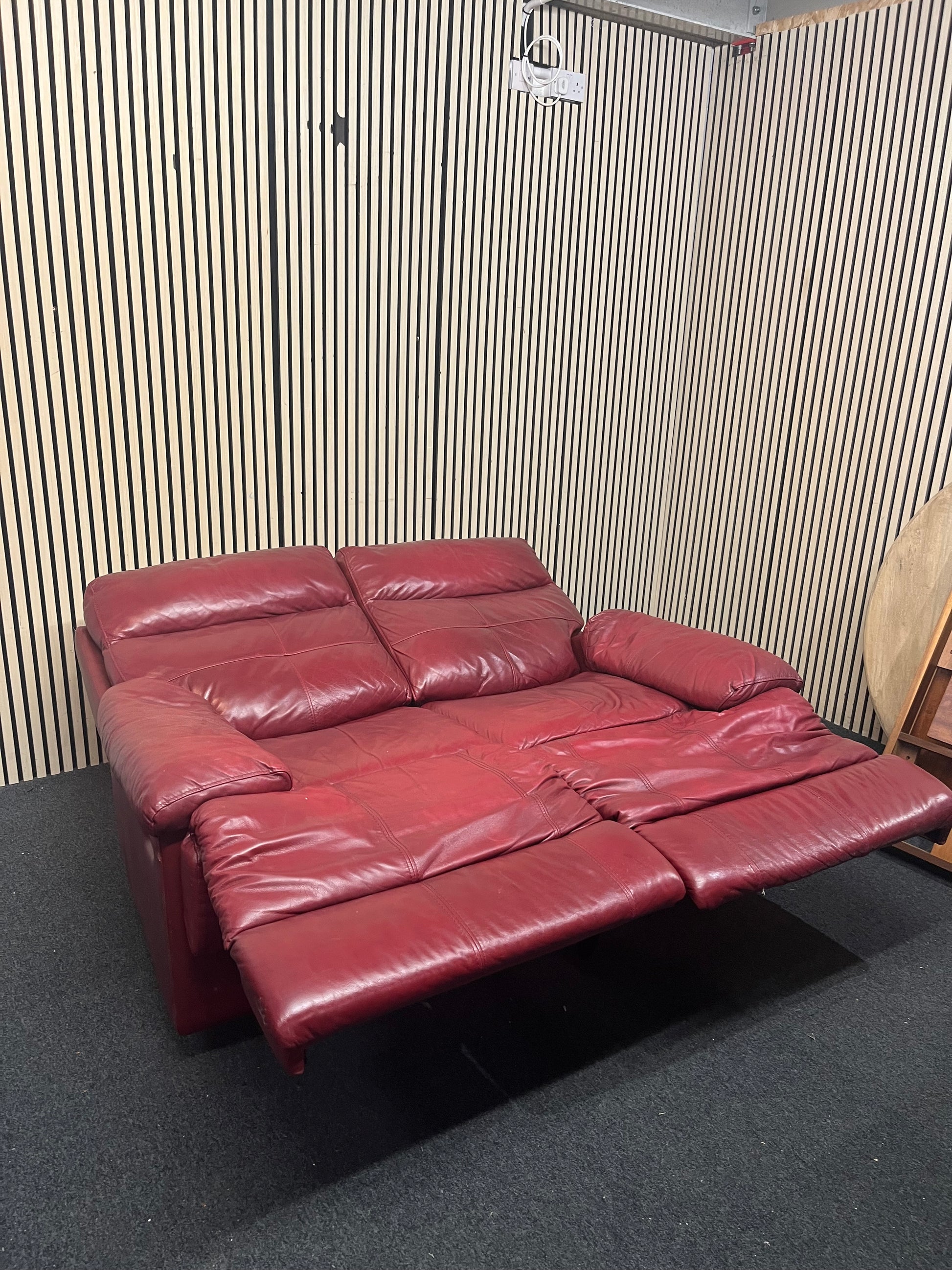 2 seater wine leather recliner sofa 43408