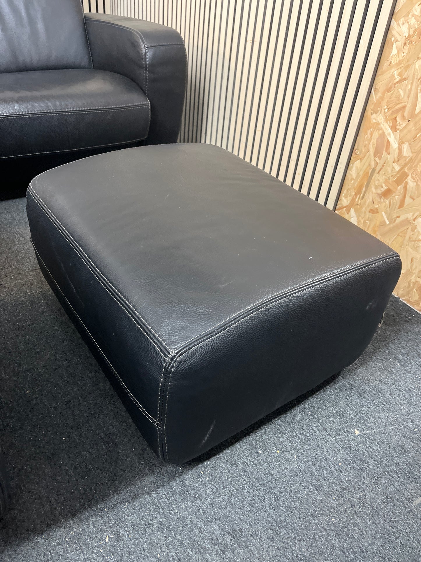 3+1 Black leather recliner suite 43384
