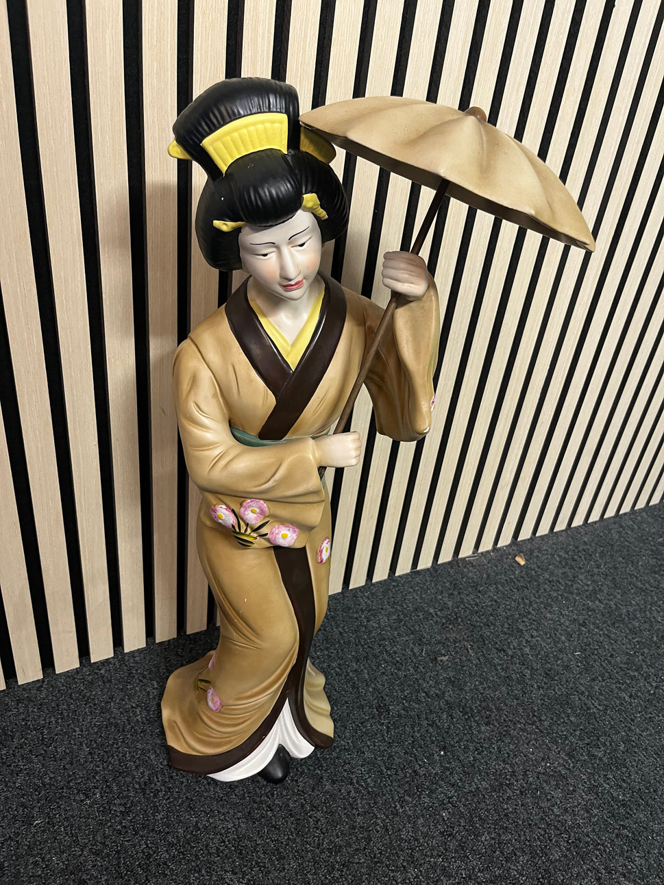 Traditional Japanese woman ceramic 3325