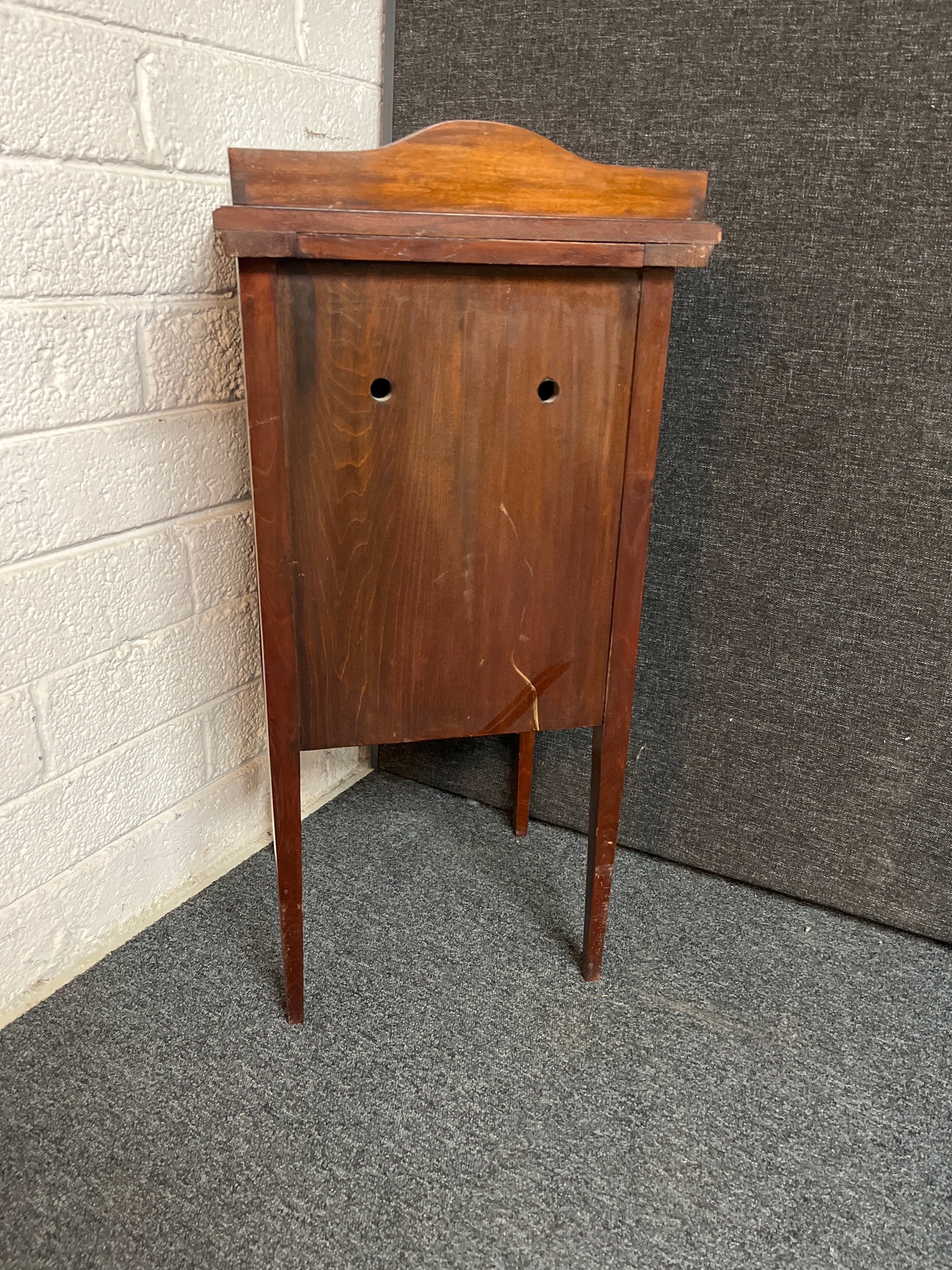 Antique mahogany 1 door bedside locker with upstand and glass top 1225