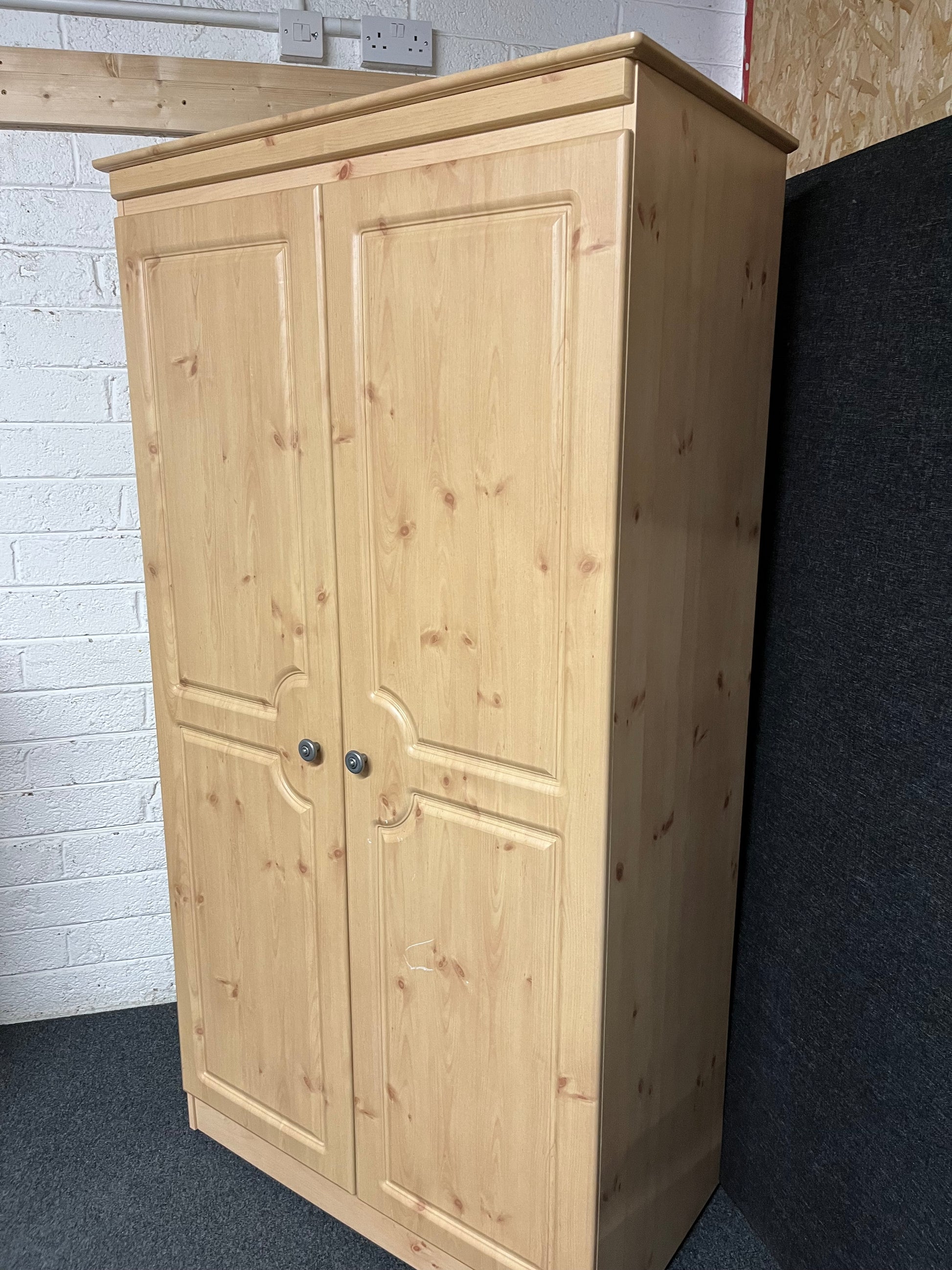 Tall maple 2 door wardrobe (H 8120 x W 960 x D 530 mm) 1225