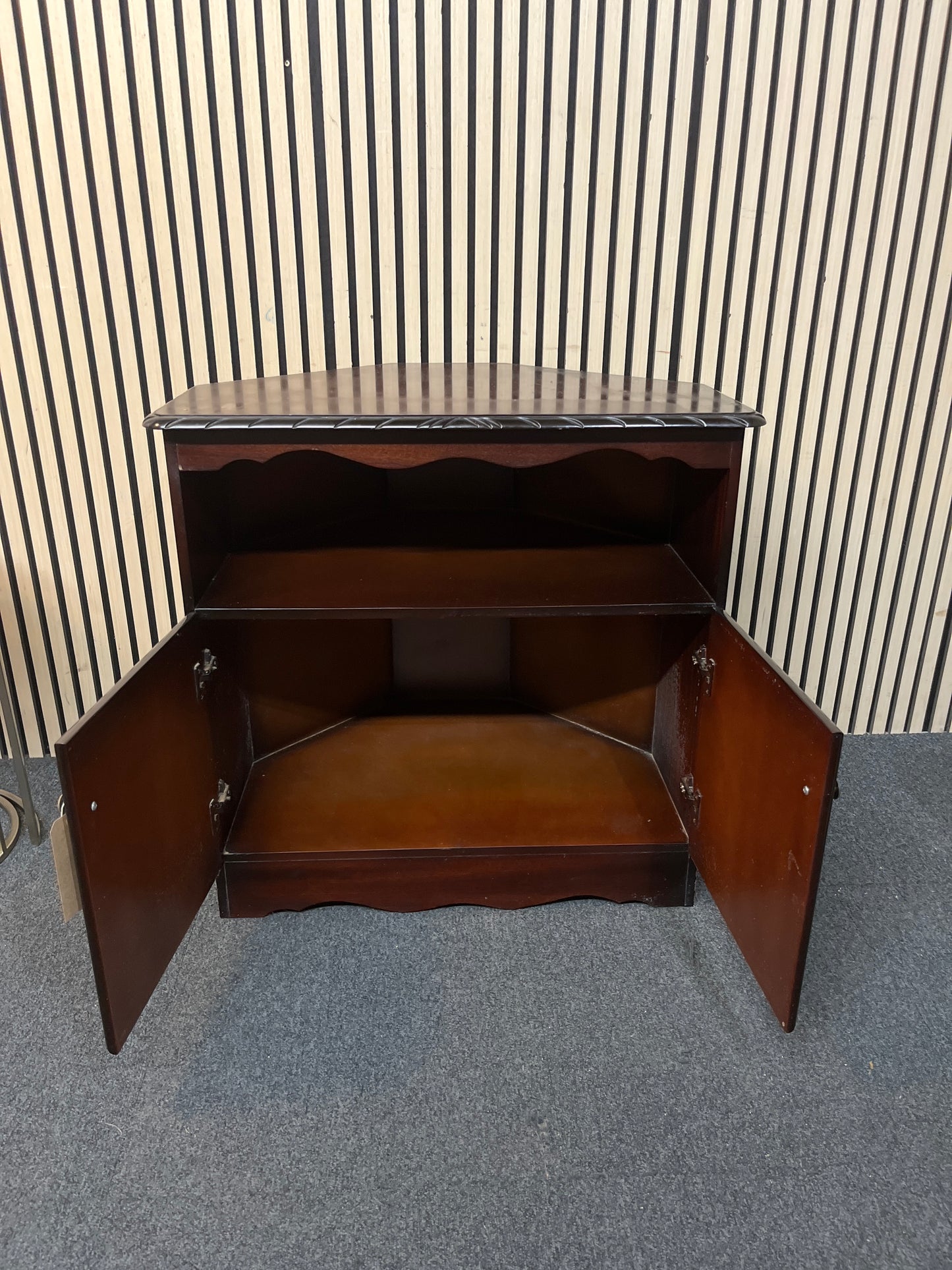 Mahogany 2 door tv unit 43946