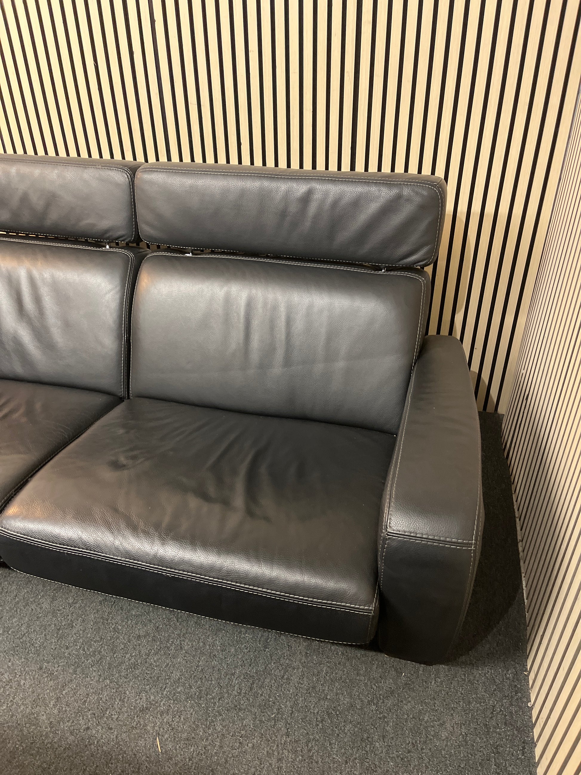 3+1 Black leather recliner suite 43384