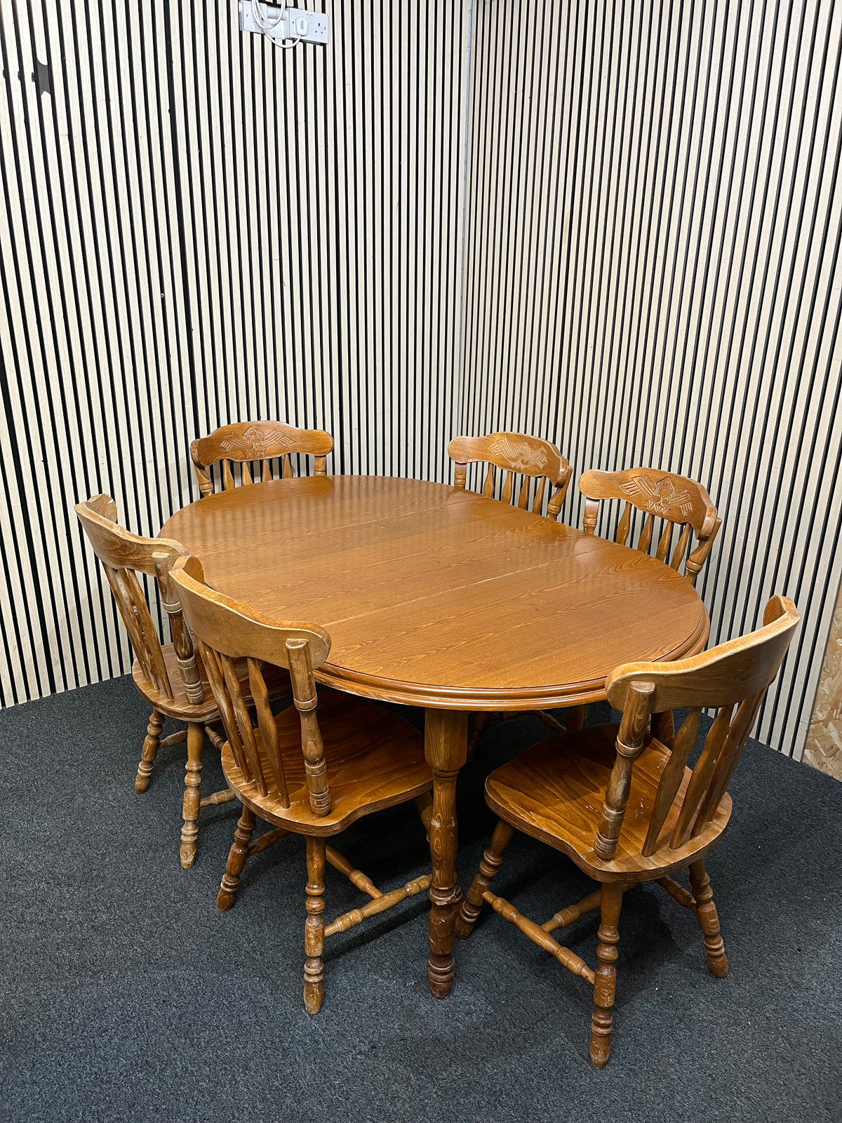 Stained pine ornate extendable circular dining table with 6 dining chairs (110 cm diameter + 55 cm extension)  44315