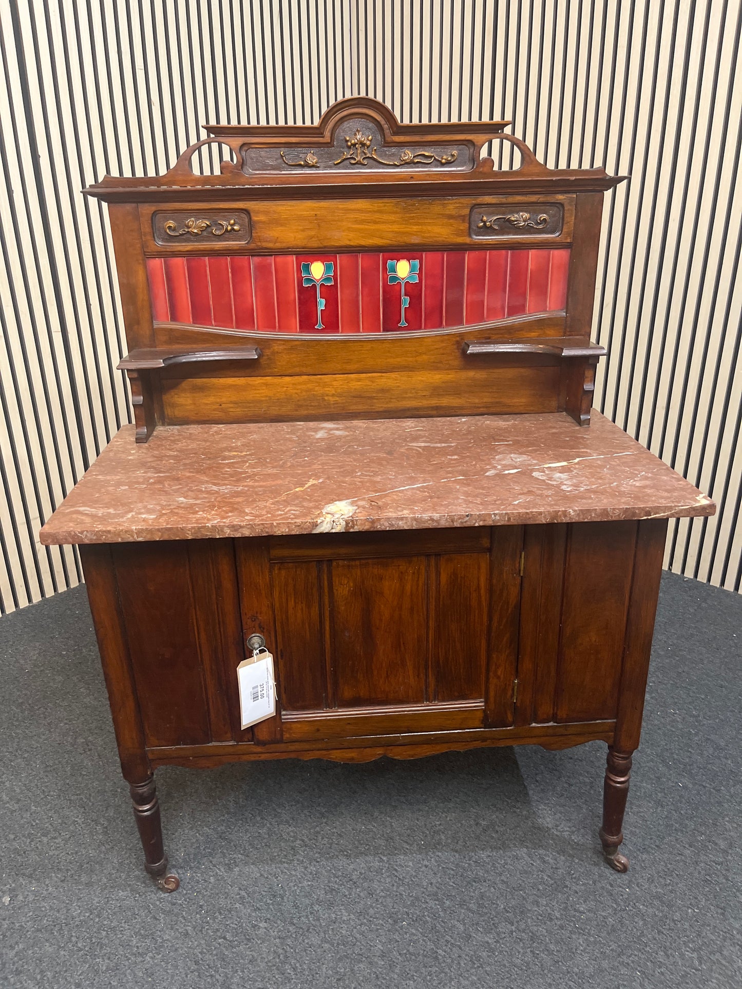 Marble top ornate wash stand with mahogany base (H 124 x W 92 x D 49 cm) 43584