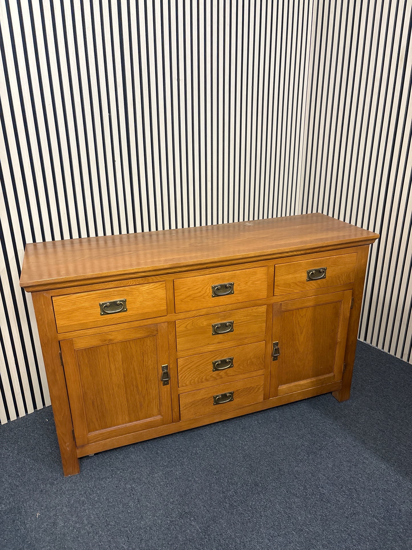 Solid oak stained 2 door 6 drawer sideboard(L x 140 W x 45 H x 85 cm) 3325