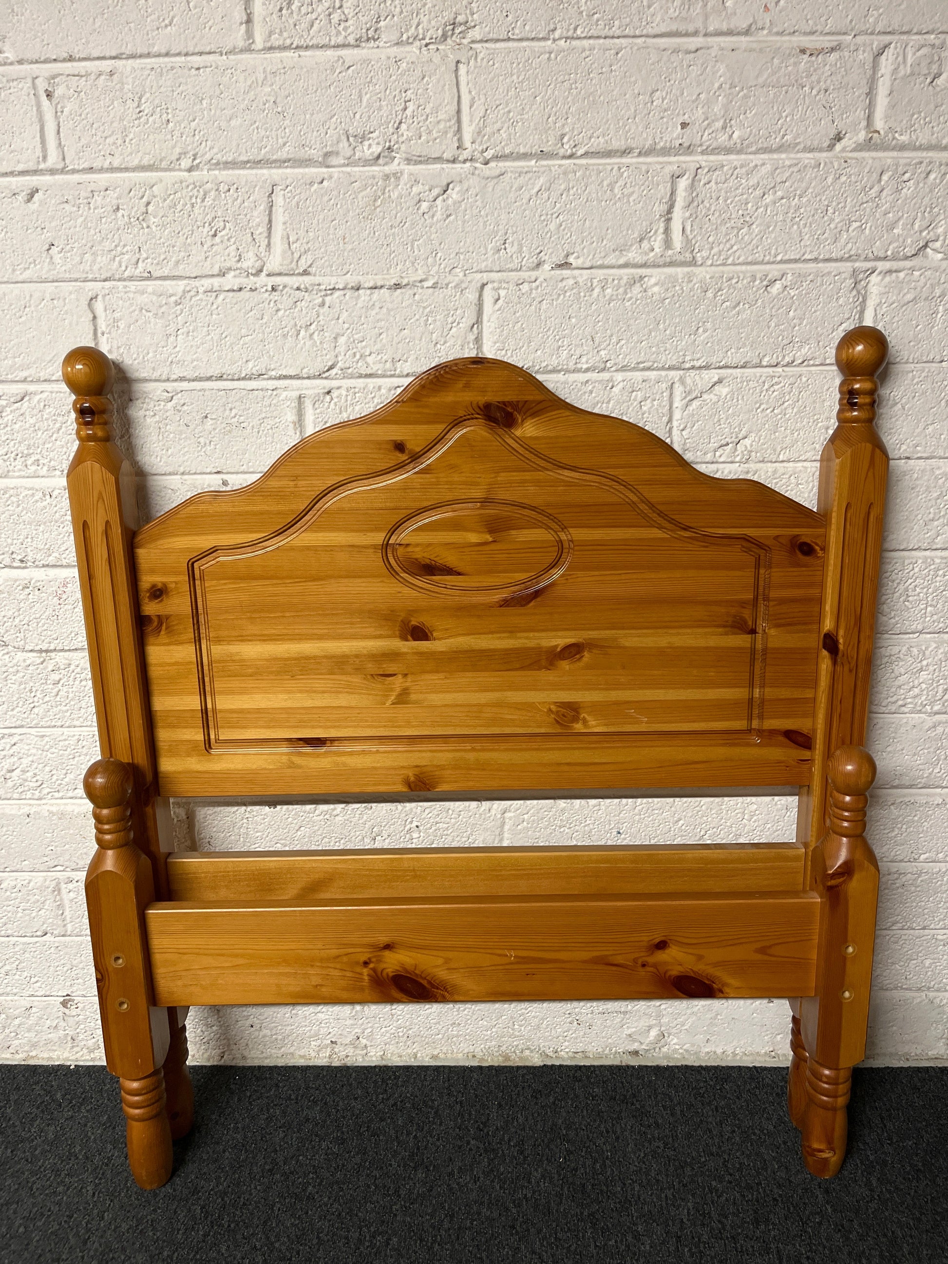 3ft high end solid pine framed bed  1225