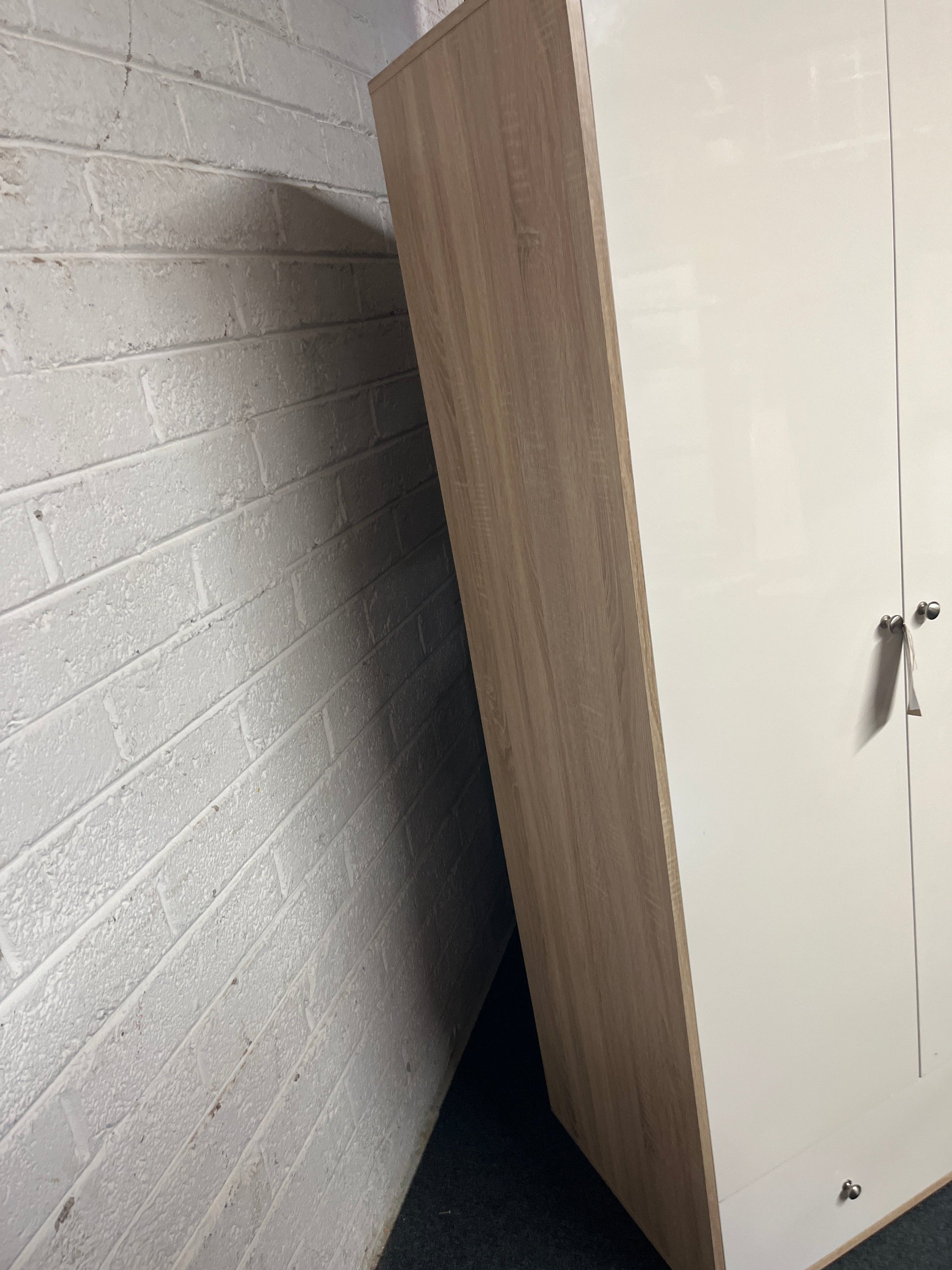 Oak laminate and white gloss wardrobe H 182 x W 83 x D 53 cm) 2225