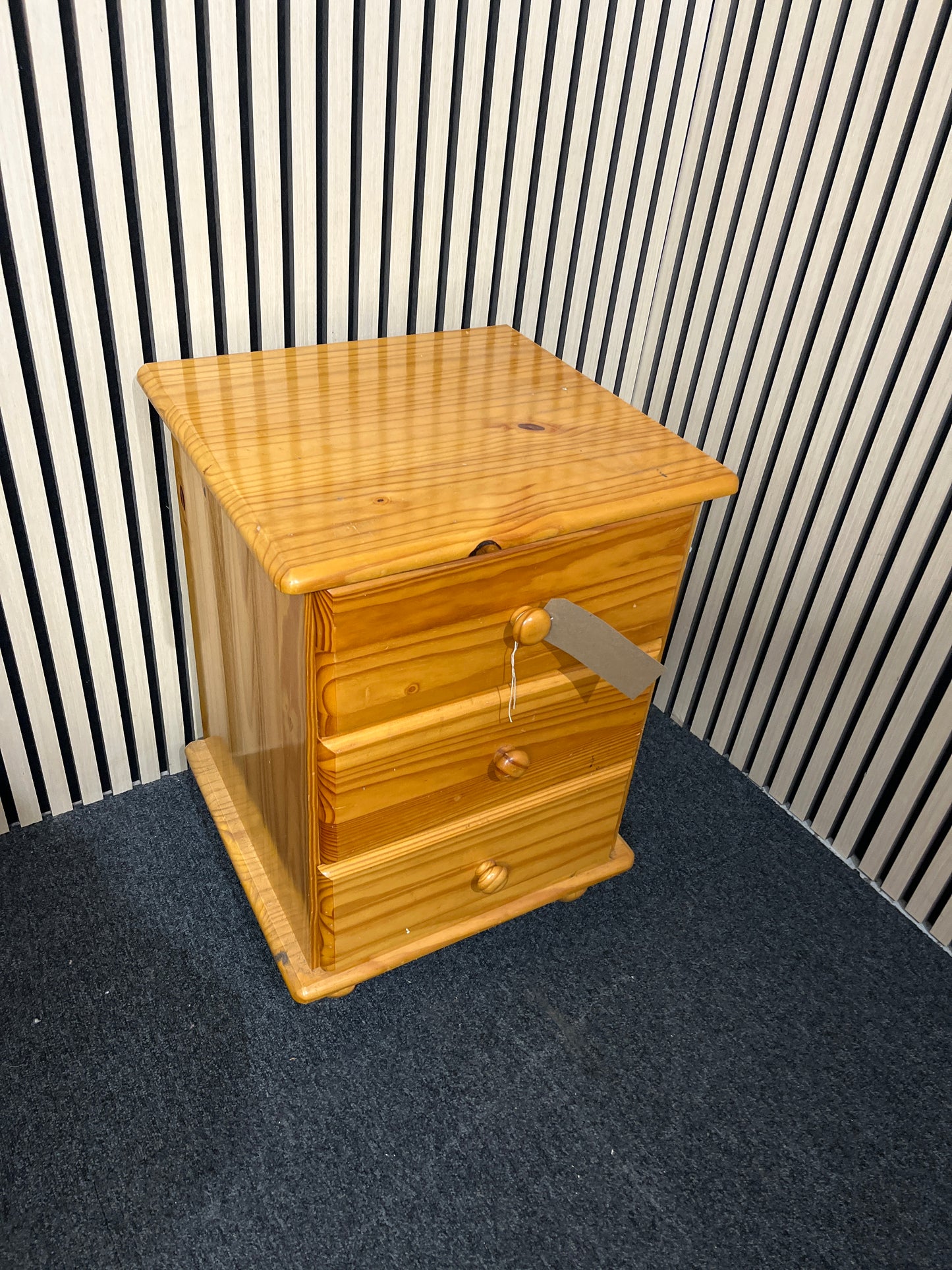Solid pine 3 drawer bedside lockers 3325