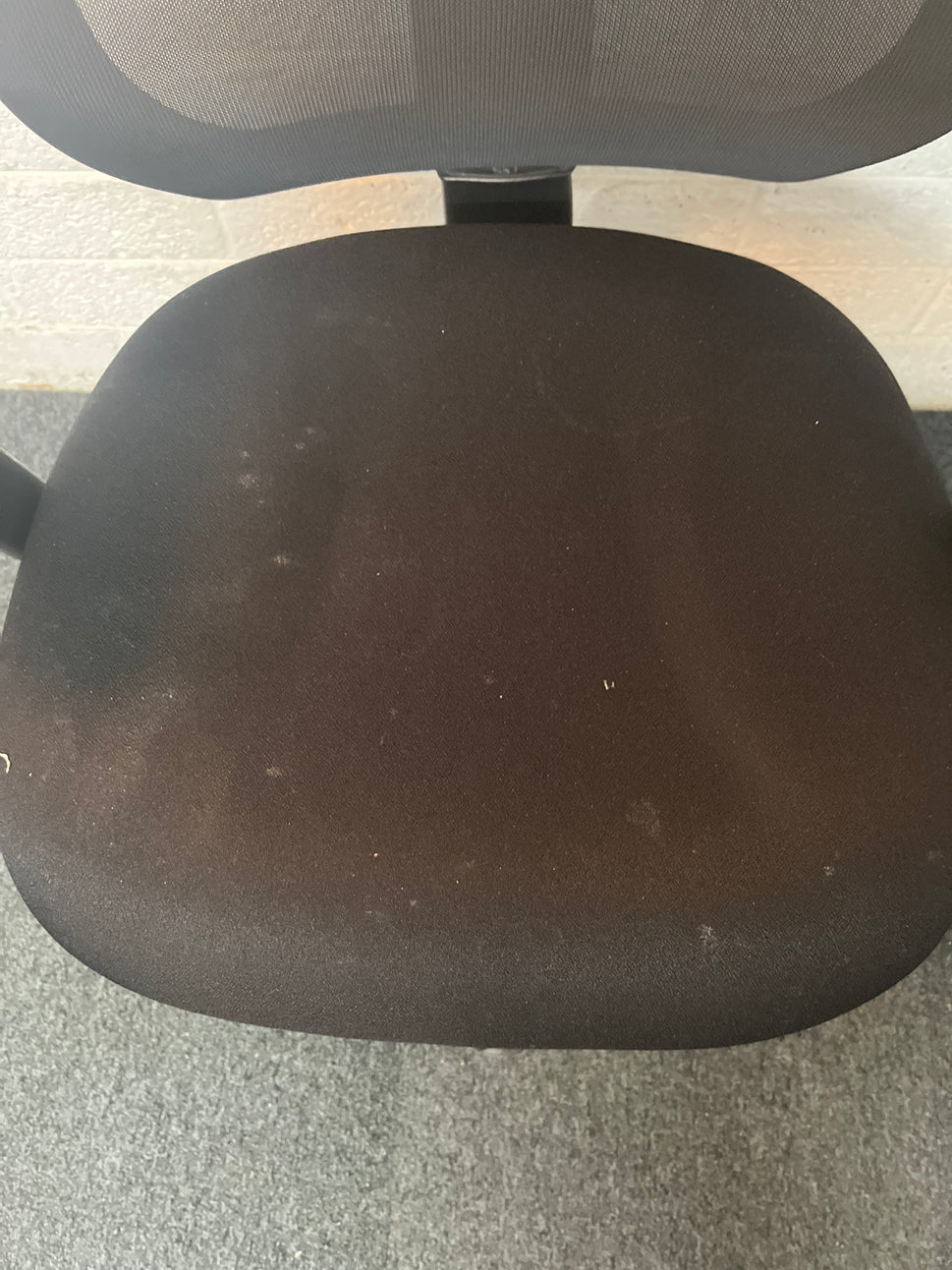 Black mesh back black fabric seat swivel chair with arms 1325
