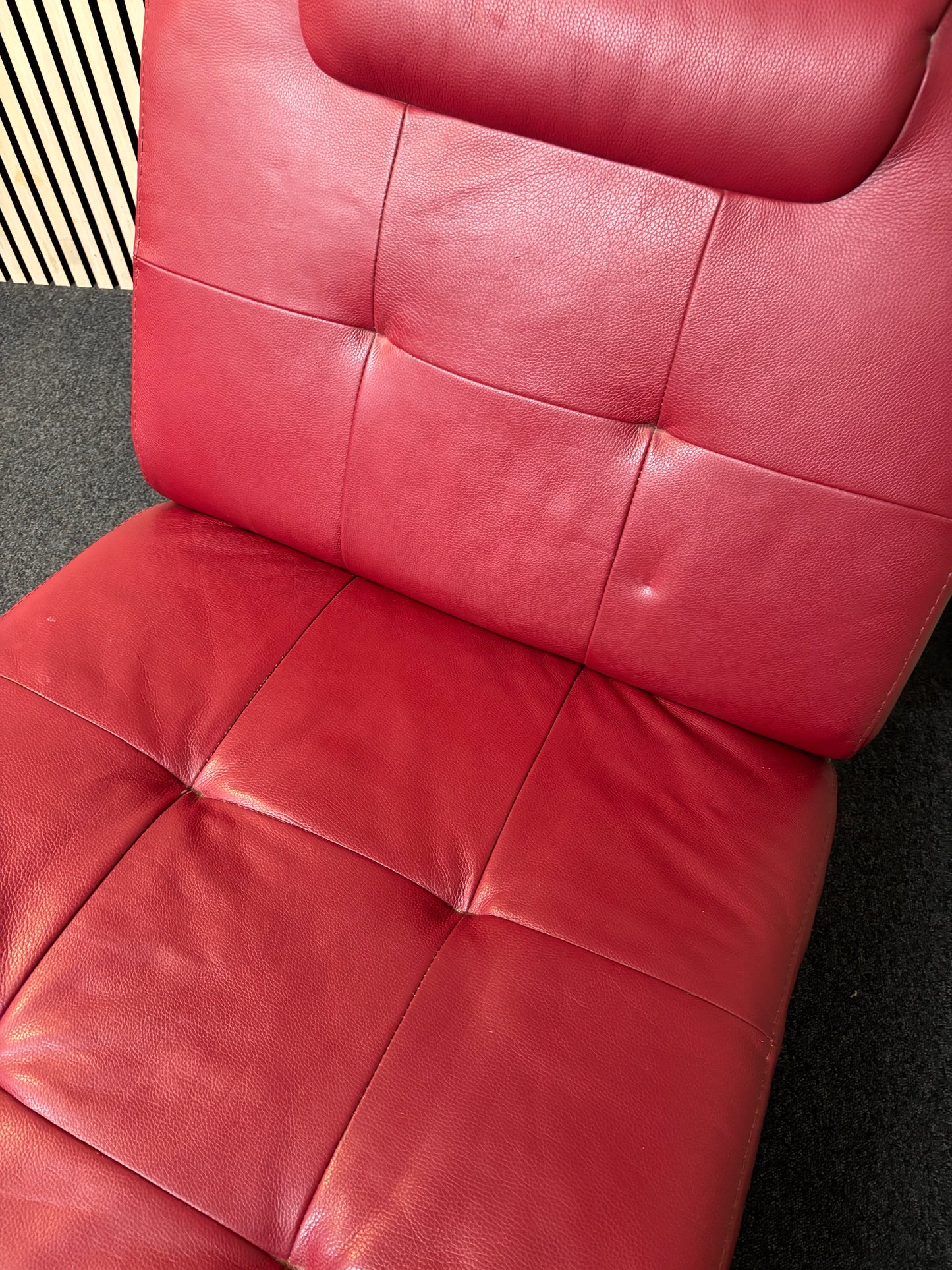 Real Italian wine leather lounger sofa with chrome metal frame. Dims 126Lx80D 2425