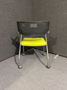 Switch Black and green meeting chair on castors 2 image