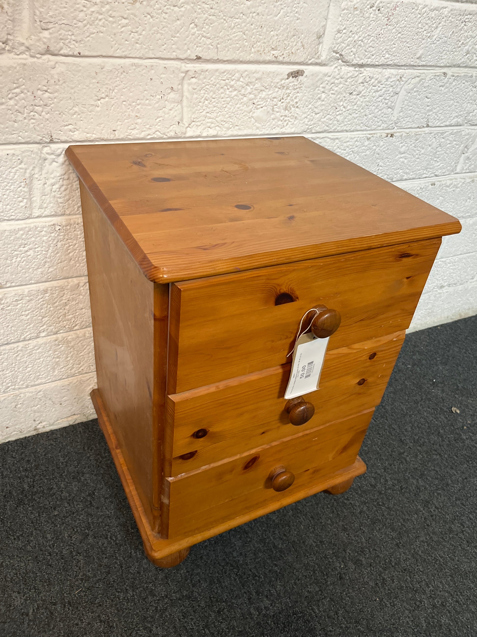 Natural pine 3 drawer bedside locker (H 59 x W 44 x D 39 cm) 1325