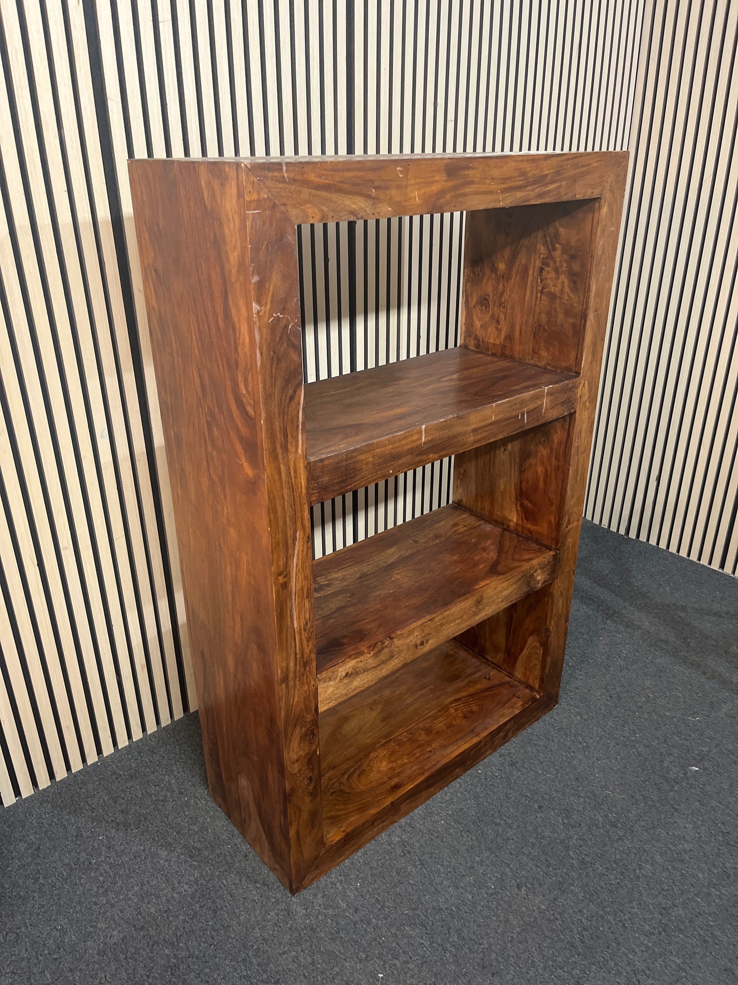 Large dark wood stained 3 shelf open bookcase (H 138 x W 89 x D 36 cm) 2226