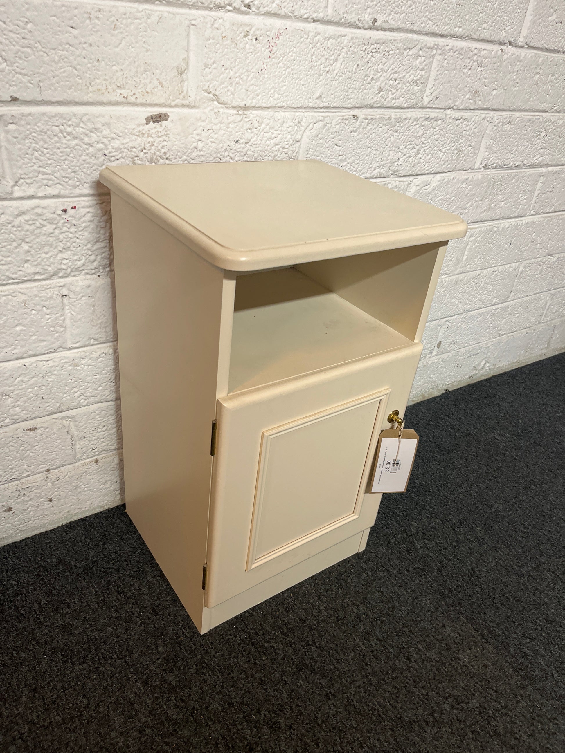Wooden white painted 1 door small bedside locker 3225