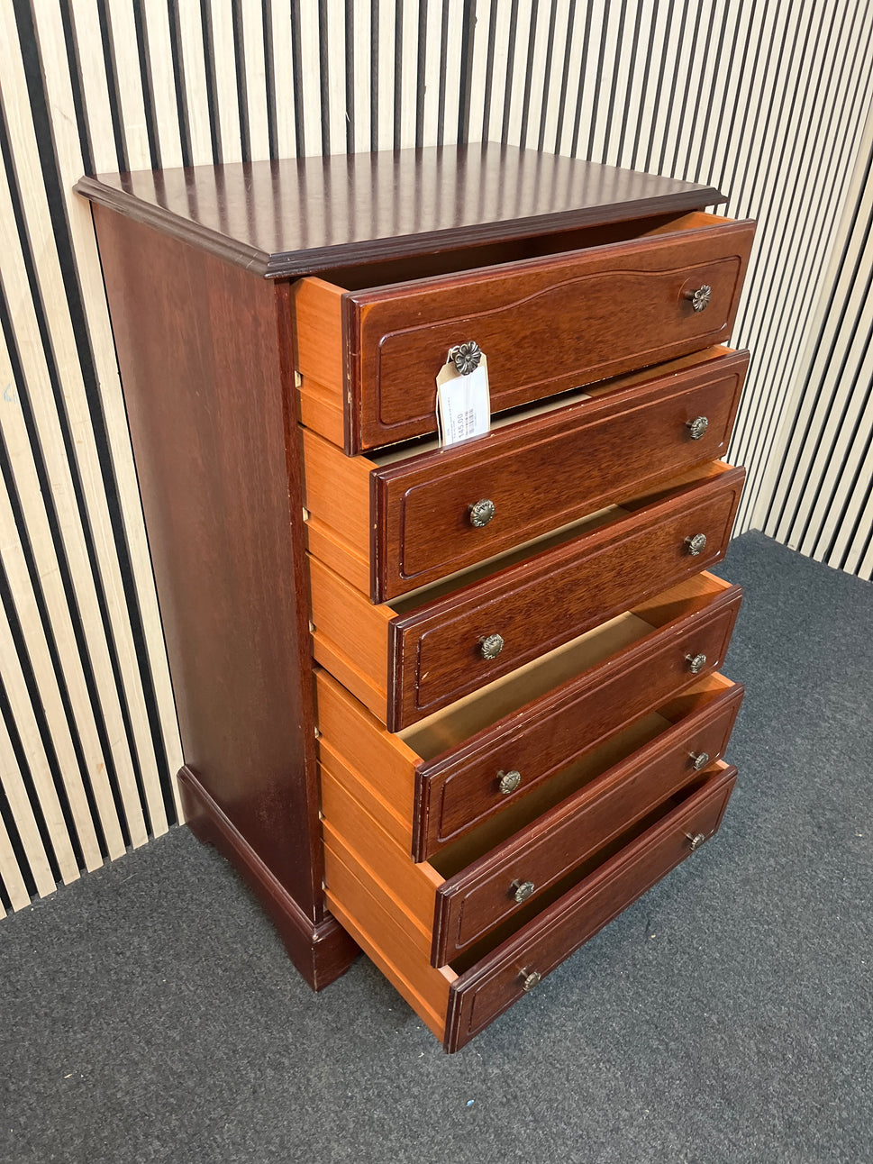 Tall Rossmore mahogany 6 drawer chest (H 108 x W 96 x D 42 cm) 43356
