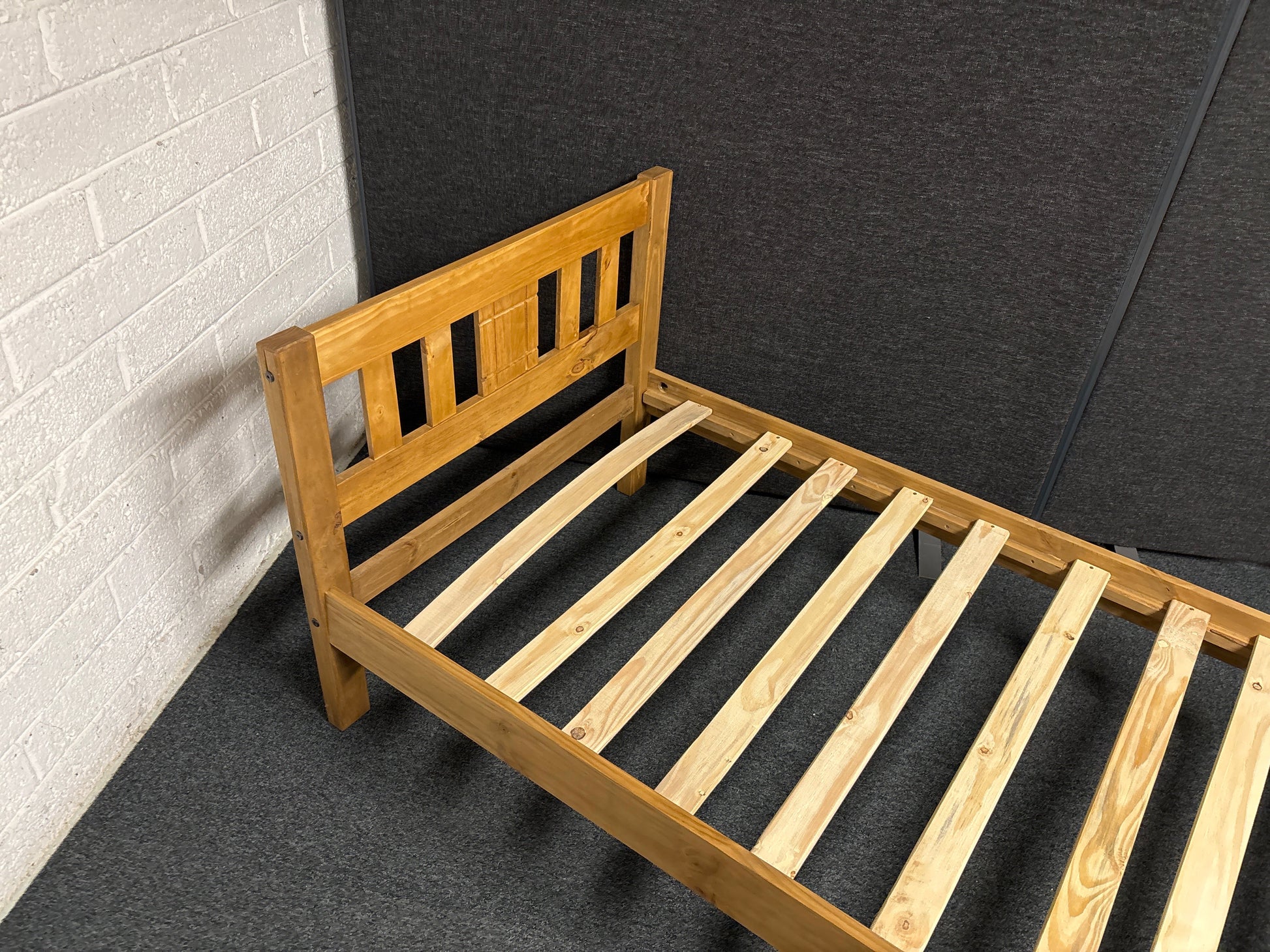 3ft solid waxed pine bed frame  1225