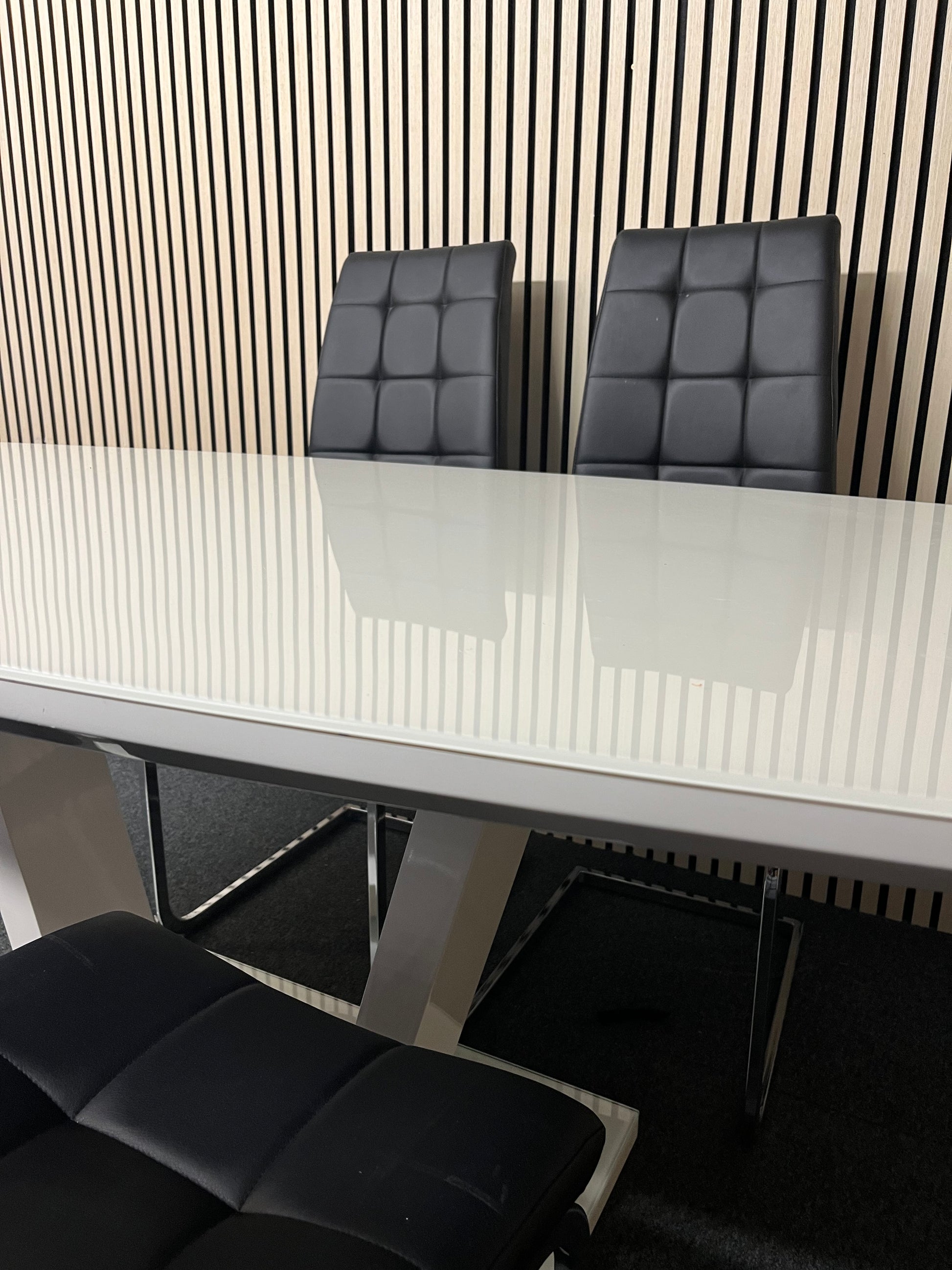 High polished glass modern dining table with 4 no. matching leather cantilever chairs 1325