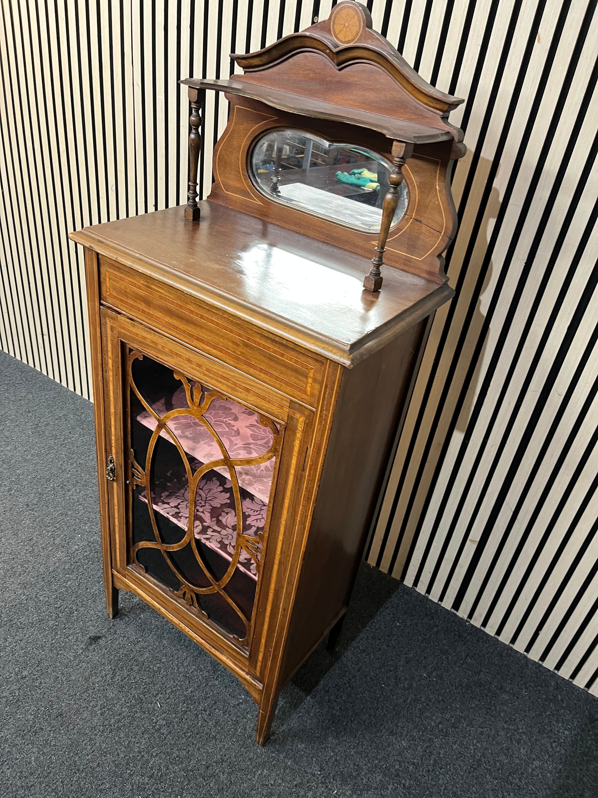 Mahogany 1 door display unit with mirrored uptstand (H 138 x W 57 x D 34 cm) 43331
