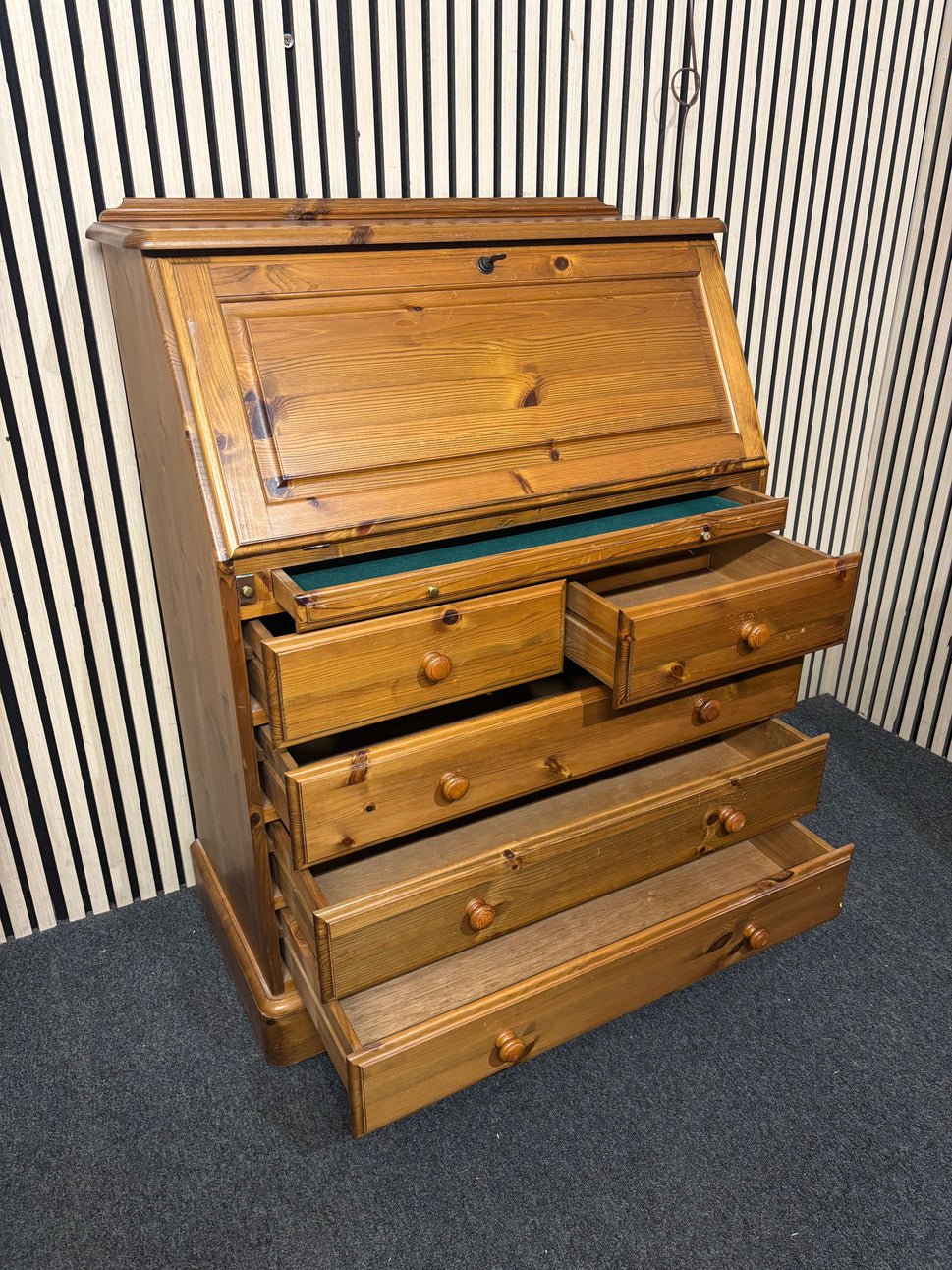 Ducal pine 3+2 top open writing bureau on castors (H 112 x W 85 x D 43 cm) 2226