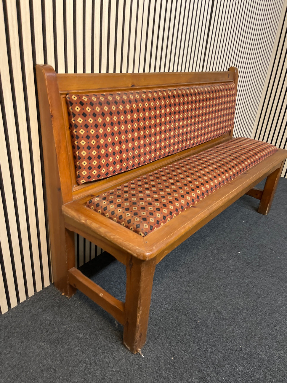 5ft long solid pine framed high back bench seat with mixed fabric seat cushion and back. 91Hx150Lx54D 1425
