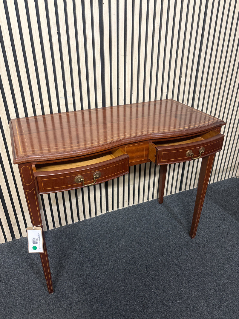 Classic mahogany hall table with serpentine front and inlay detail, height 75 cm, width 90 cm, depth 46 cm  44728