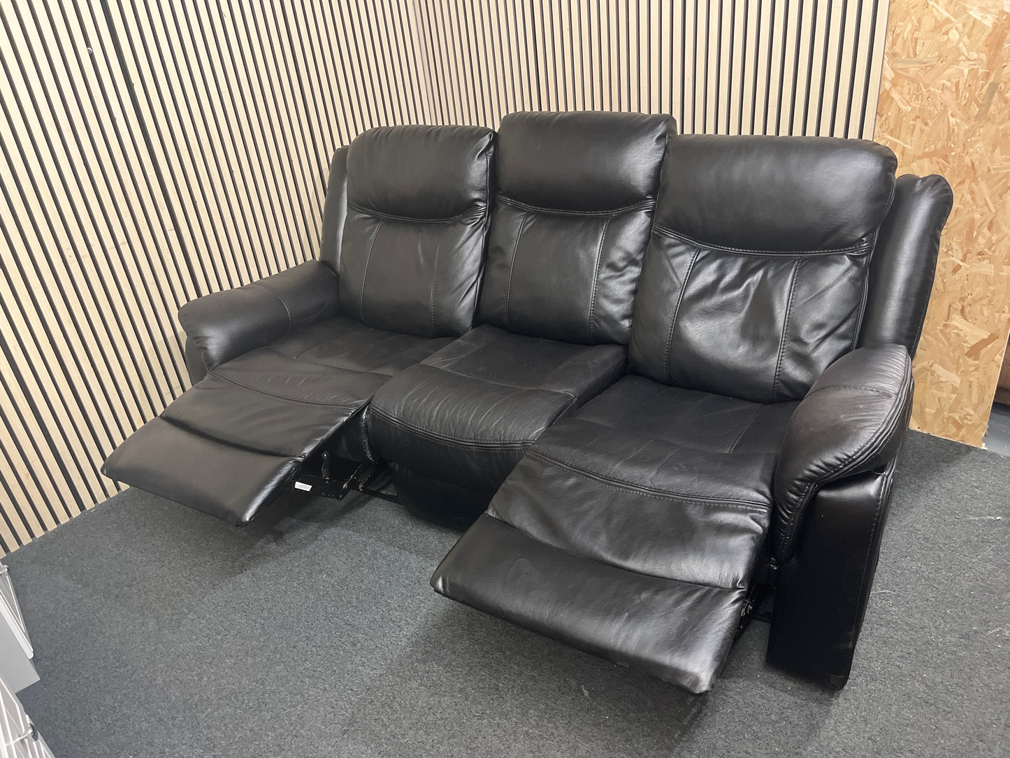 3 seater black leatherette sofa 43854