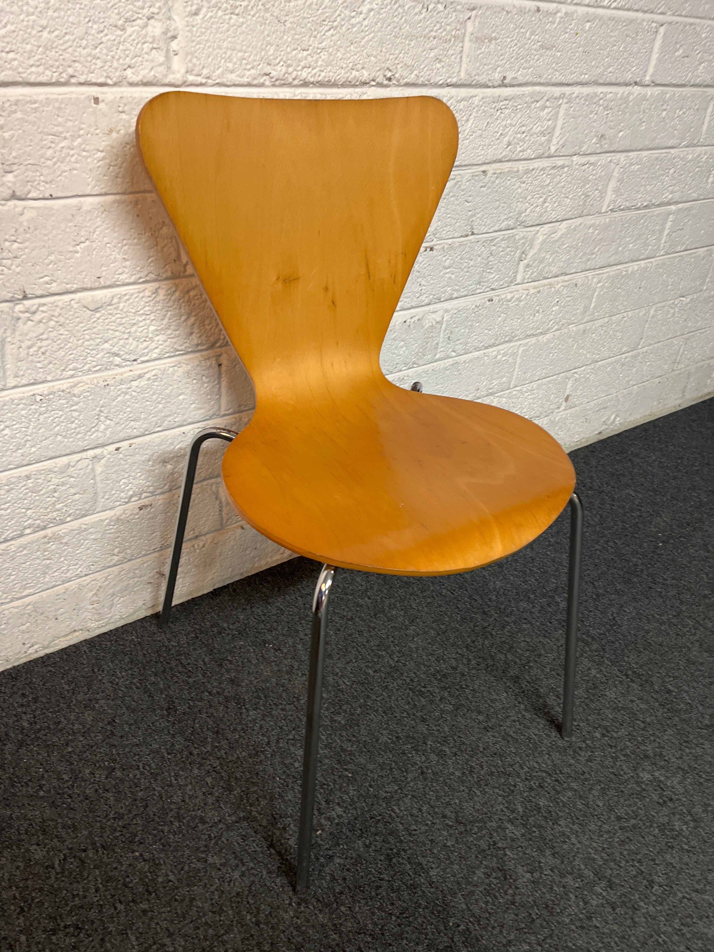 Triangular back Beech bistro chair 2225 – CJM Furniture