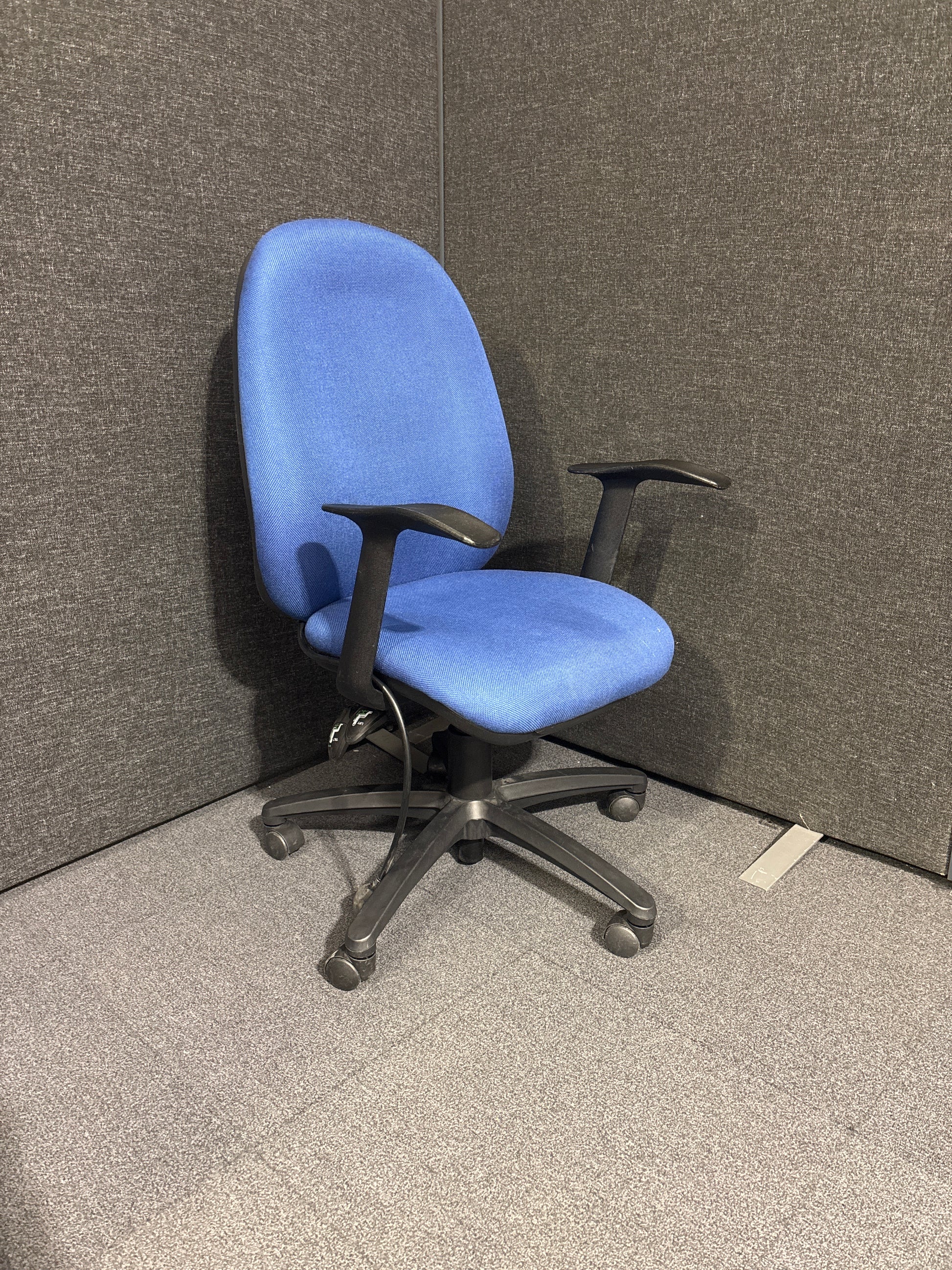 Second Hand Blue fabric swivel chair with fixed arms
