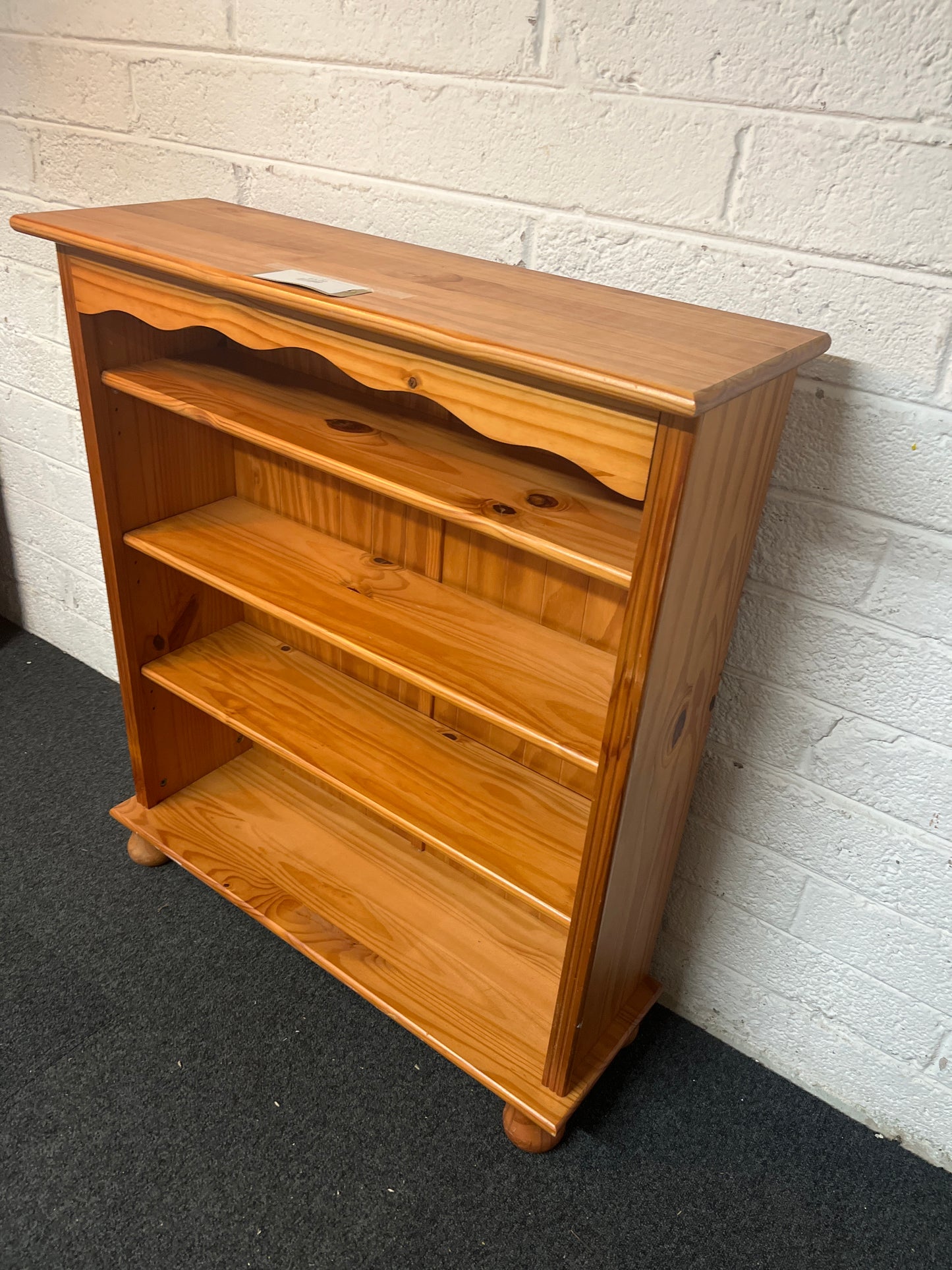 Low solid pine open bookcase (H 100 x W 88 x D 28 cm) 1325