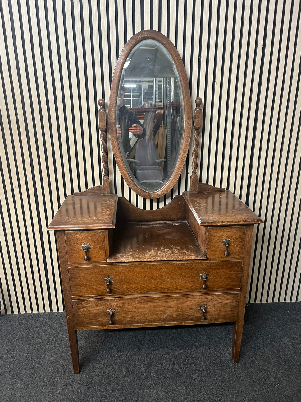 Retro solid english Oak dressing table with barley twist features (H 160 x W 90 x D 45 cm) 43832