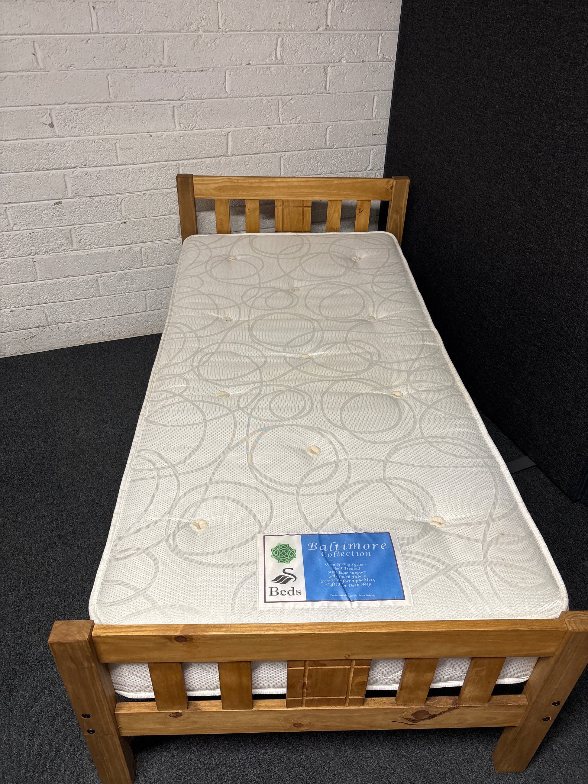 3ft secondhand Swan Baltimore ortho mattress in white fabric  1225