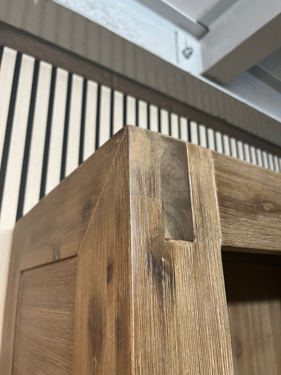 Tall grained oak 2 drawer 4 shelf unit 2325