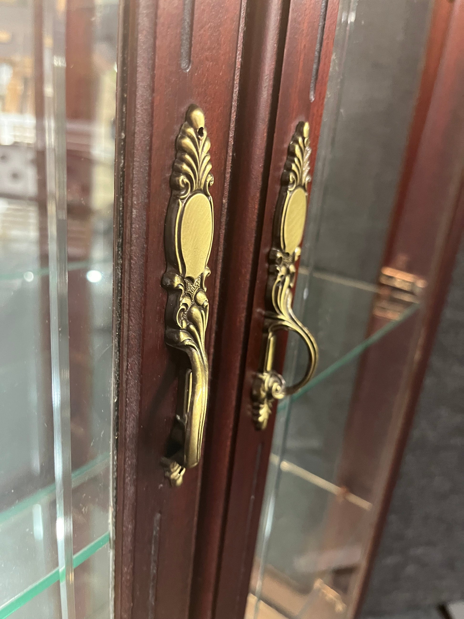 Rossmore Mahogany glass  2 door display unit with rope effect detailing (H 154 x W 82 x D 33 cm) 2225