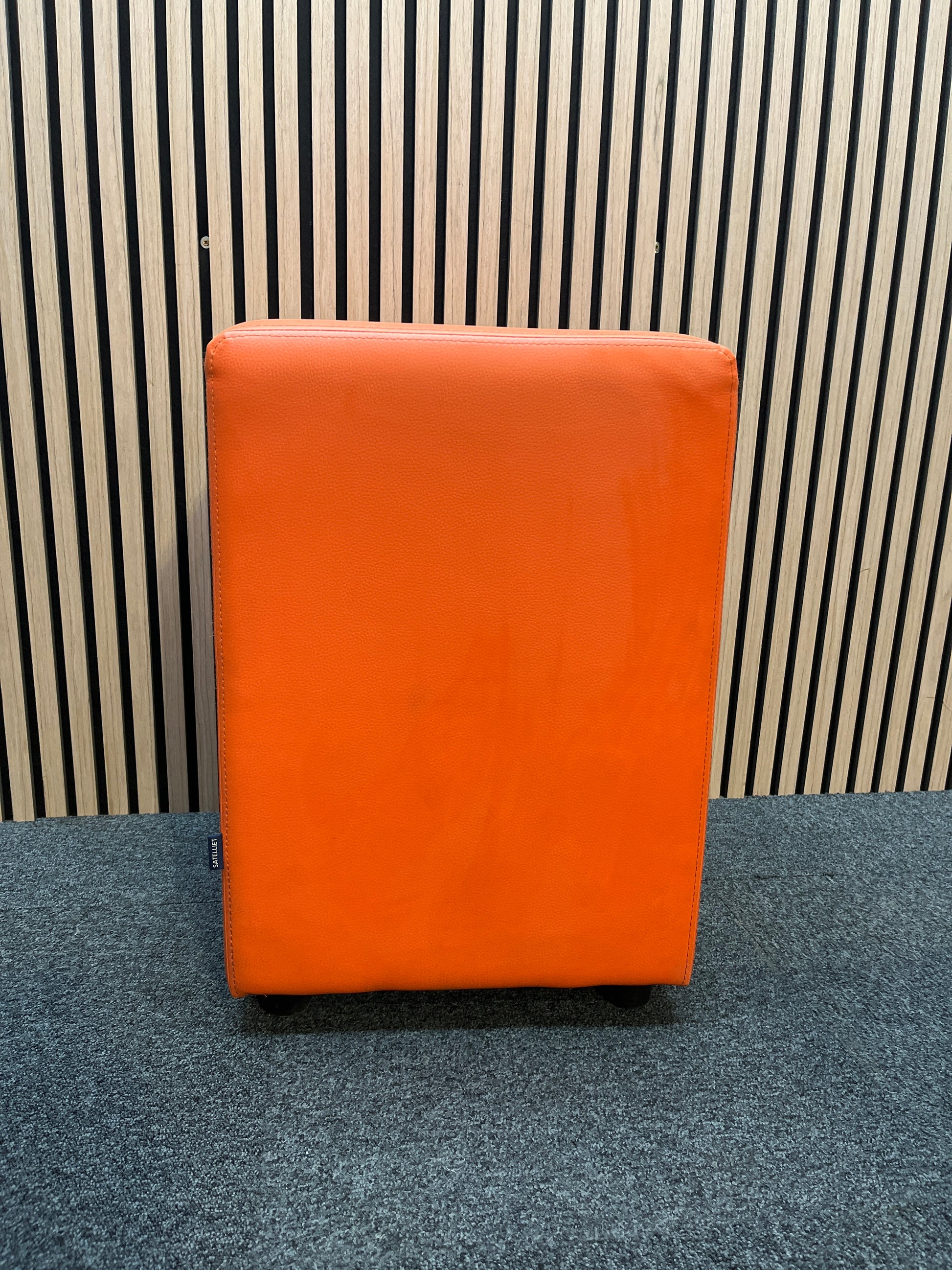 Orange leatherette soft seating cube (H 61 x W 43 x D 43 cm)