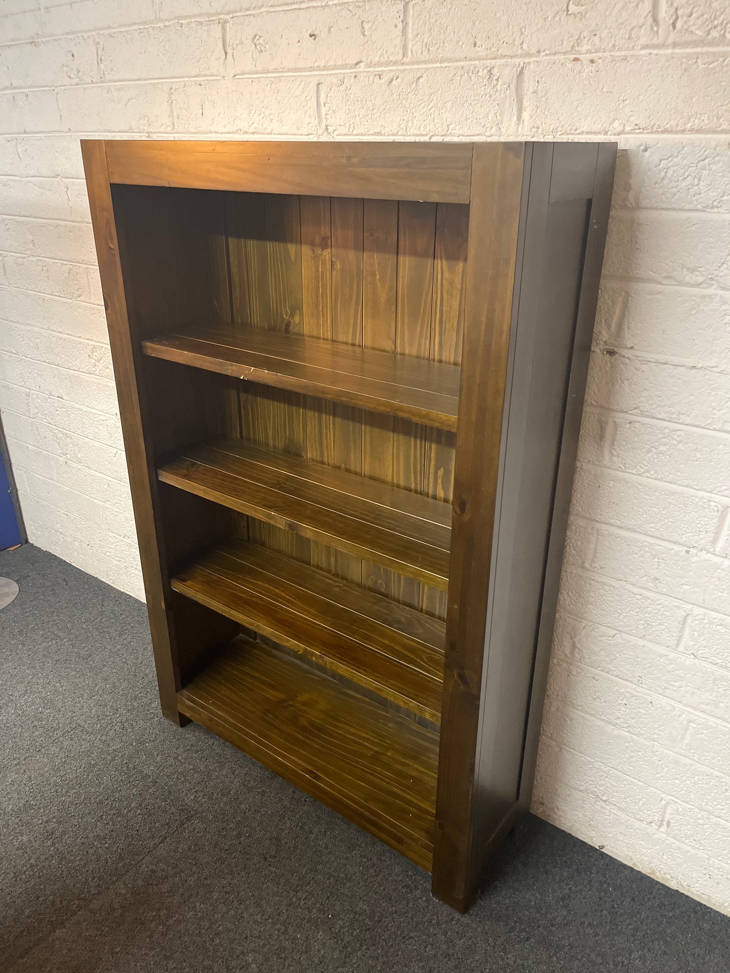 Solid tall dark wood stained open shelf unit (H 150 x W 100 x D 32 cm) 1325