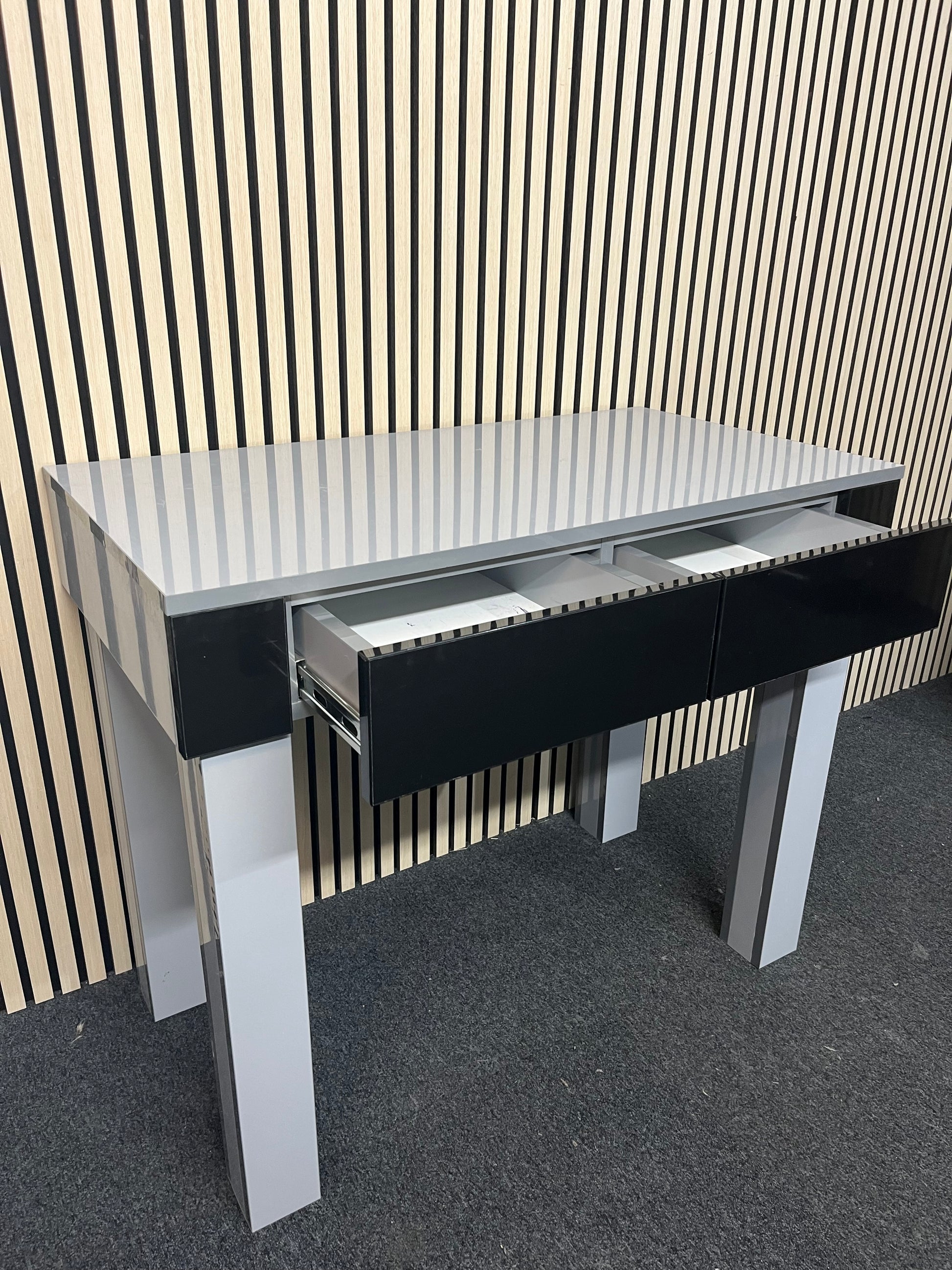 black gloss console table with grey frame (H 84 x W 100 x D 54 cm) 3325
