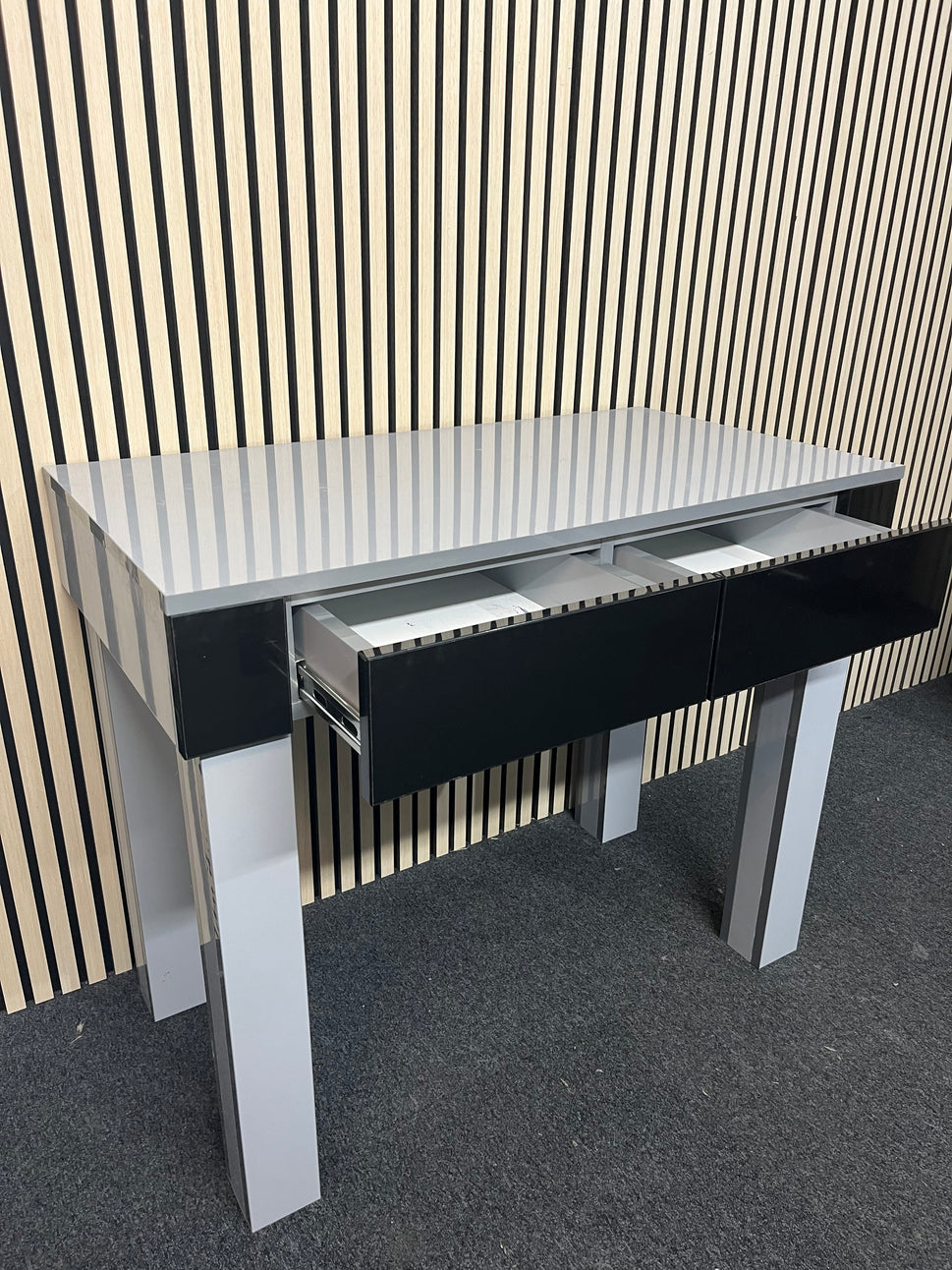 black gloss console table with grey frame (H 84 x W 100 x D 54 cm) 3325