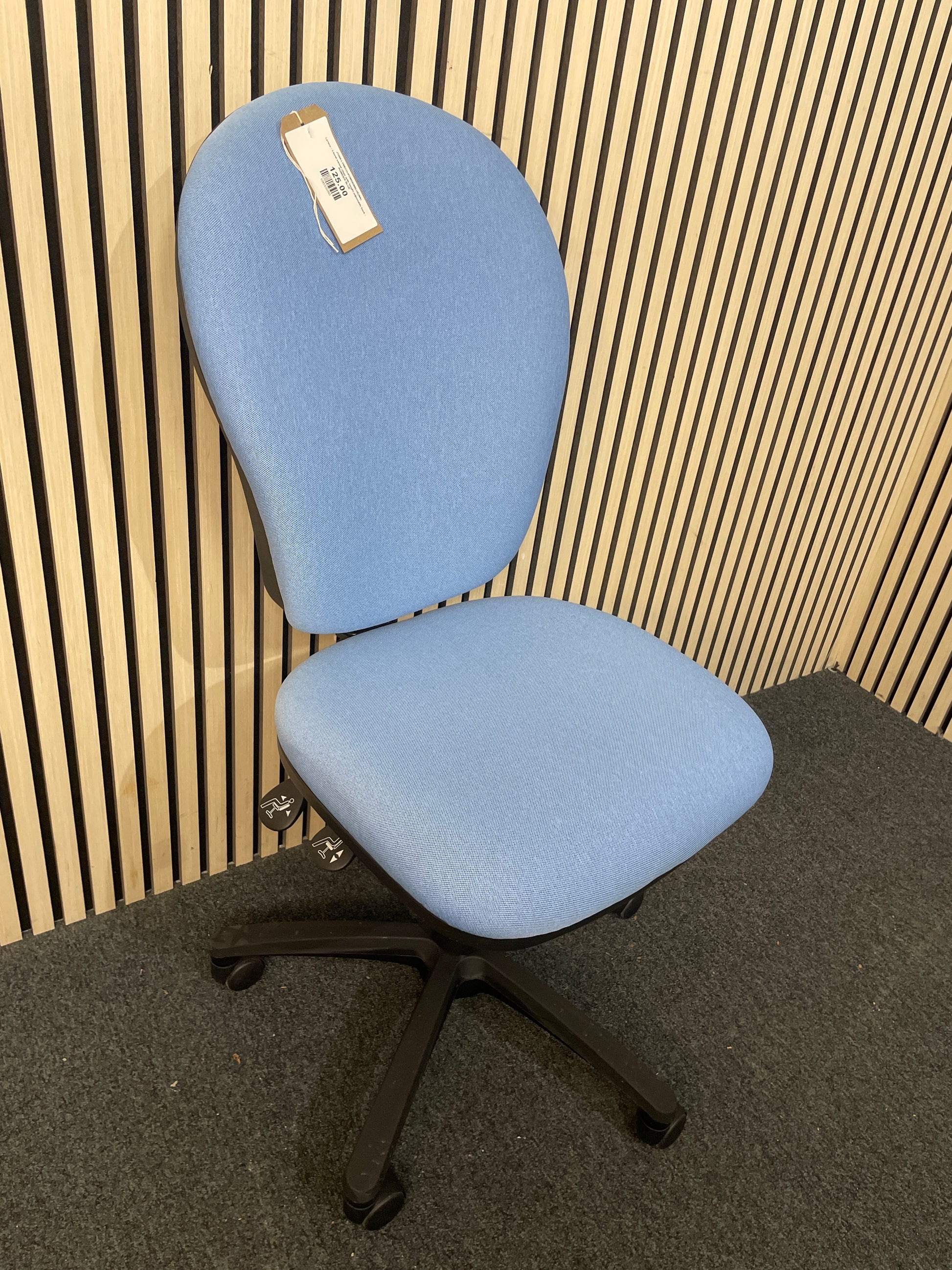 Lyreco - 3 level swivel chair with height adjustable back - POWDER BLUE