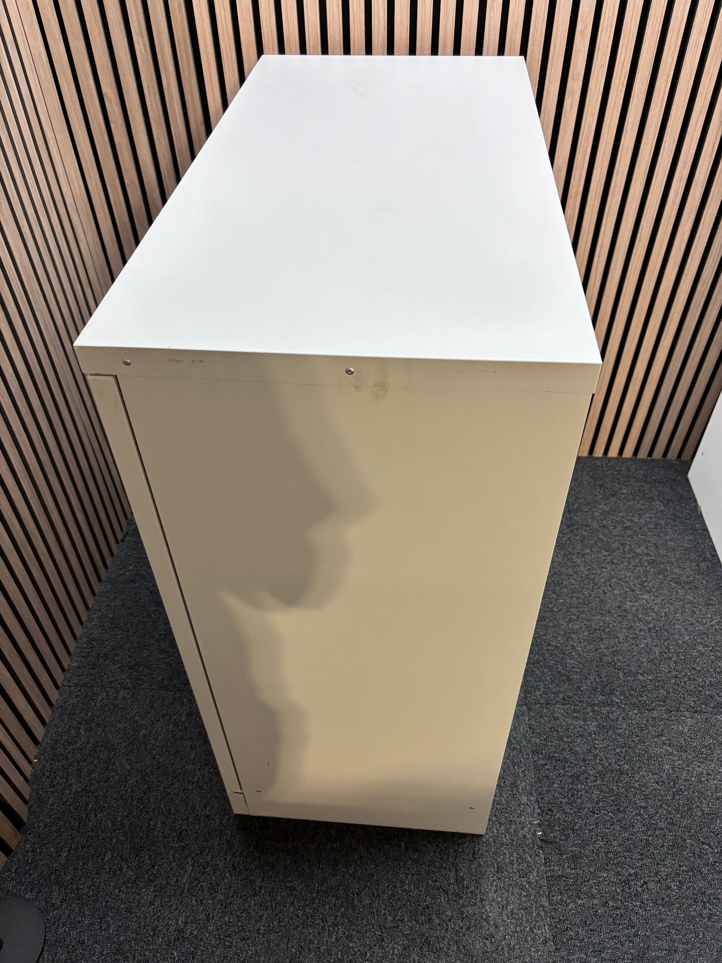 Go low 2 door grey metal storage unit with shelves and key 101Hx91Wx45D