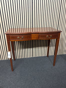 Classic mahogany hall table with serpentine front and inlay detail, height 75 cm, width 90 cm, depth 46 cm  44728