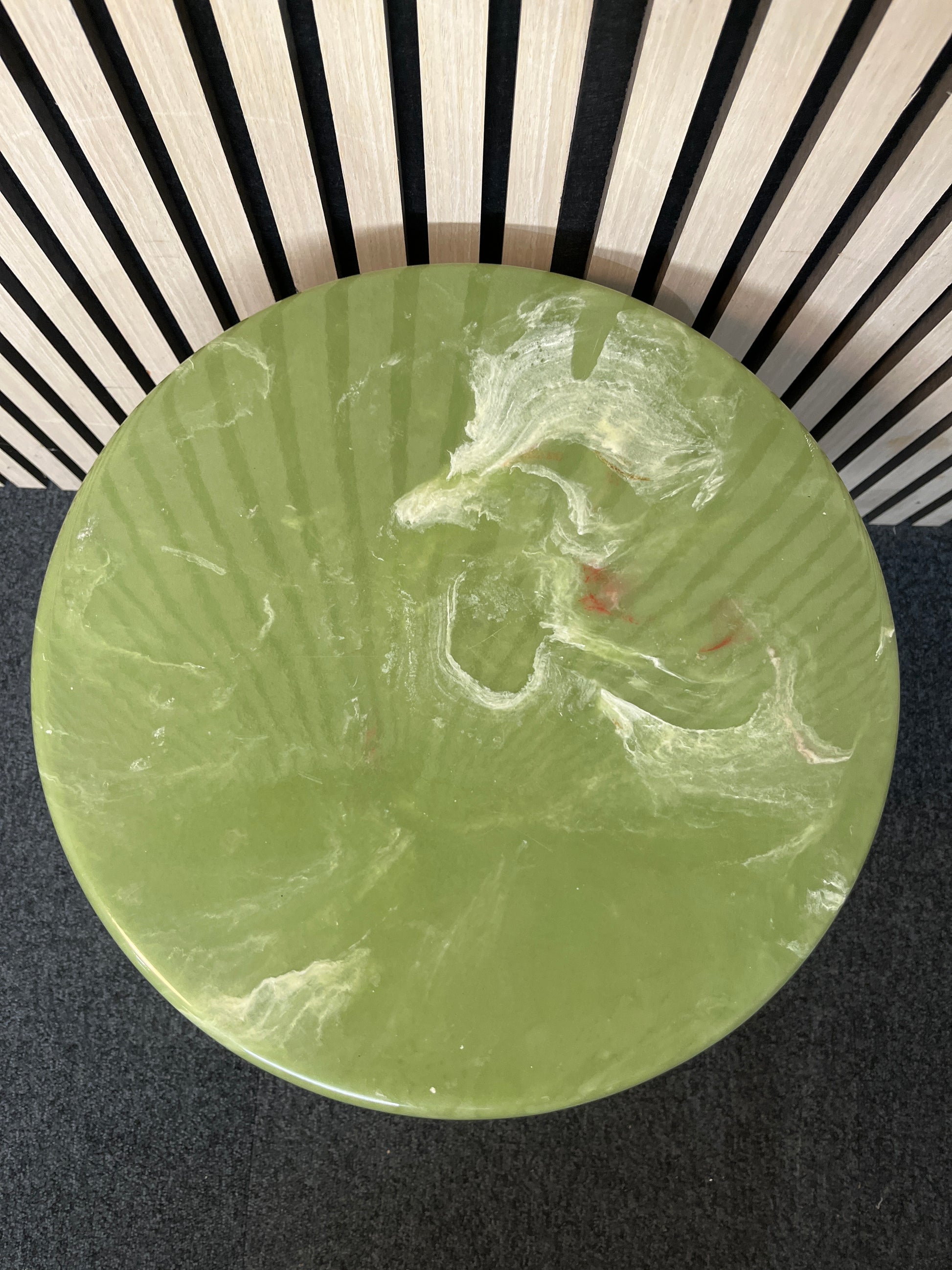 Marble green low circular occasional table, metal central base (H 49 x W 37 cm) 2425