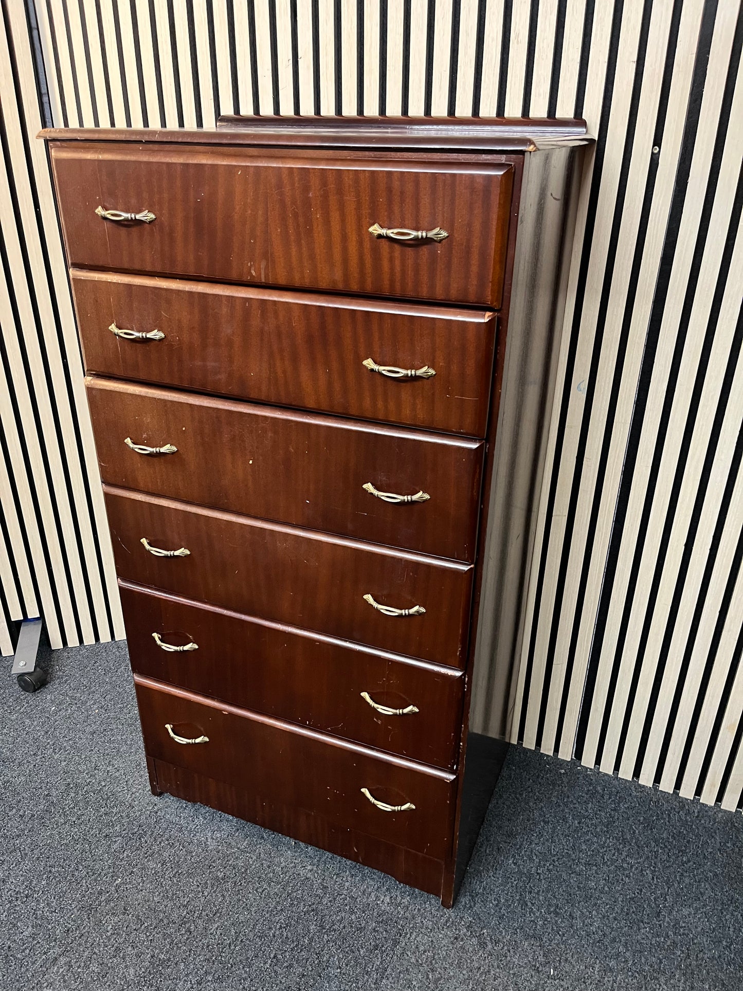 Mahogany chest of drawers (H 128 x W 68 x W 45 cm) 1226