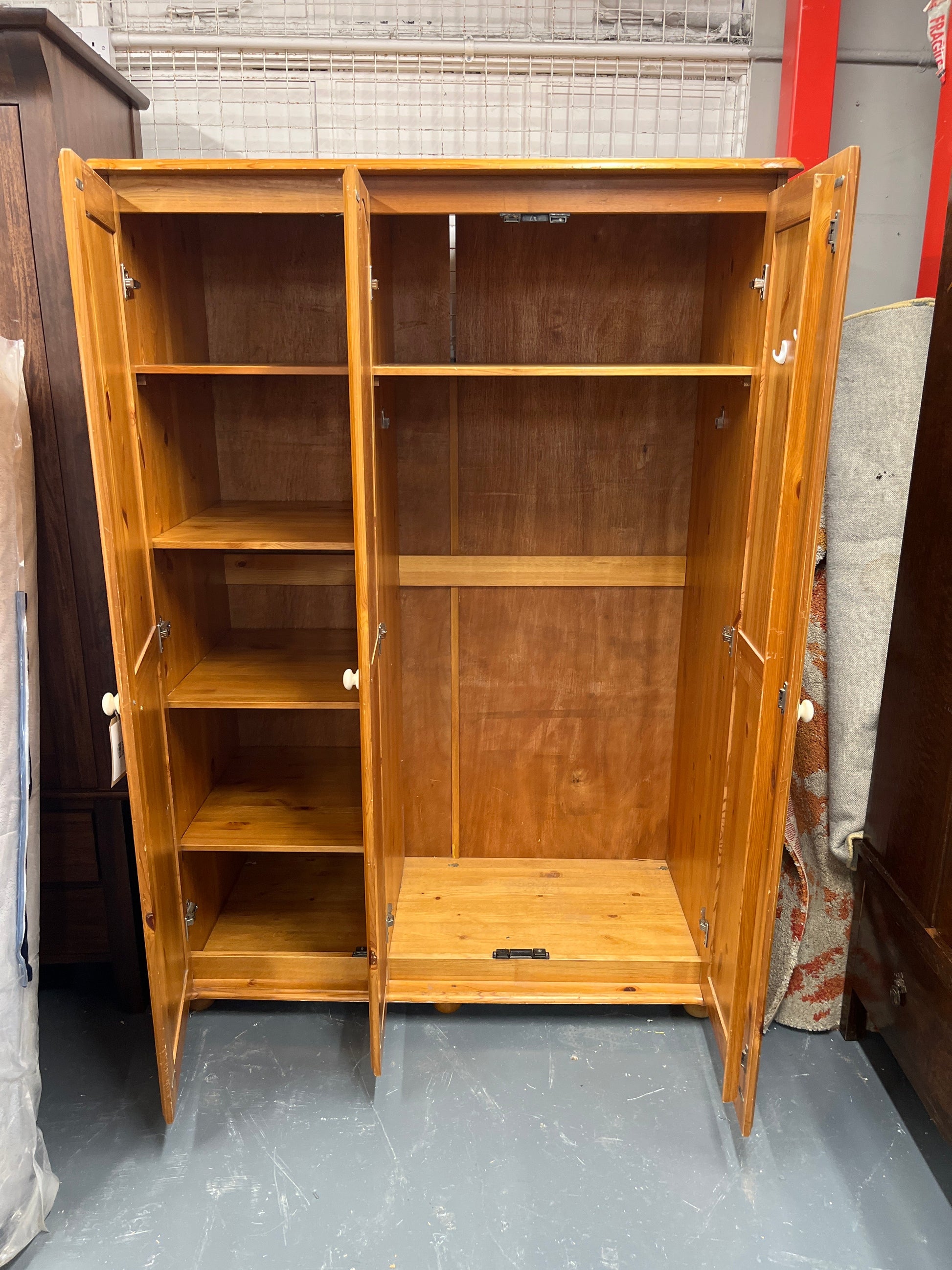 Pine 3 door wardrobe with central mirror (H 180 x 127 x 61 cm) 2225
