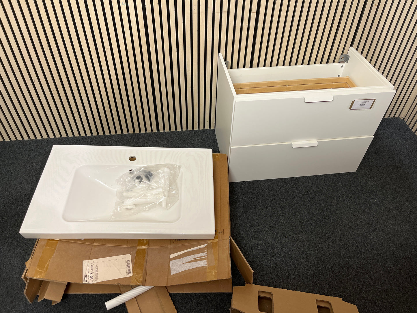 Ikea sink and vaniy unit (never used)  44252