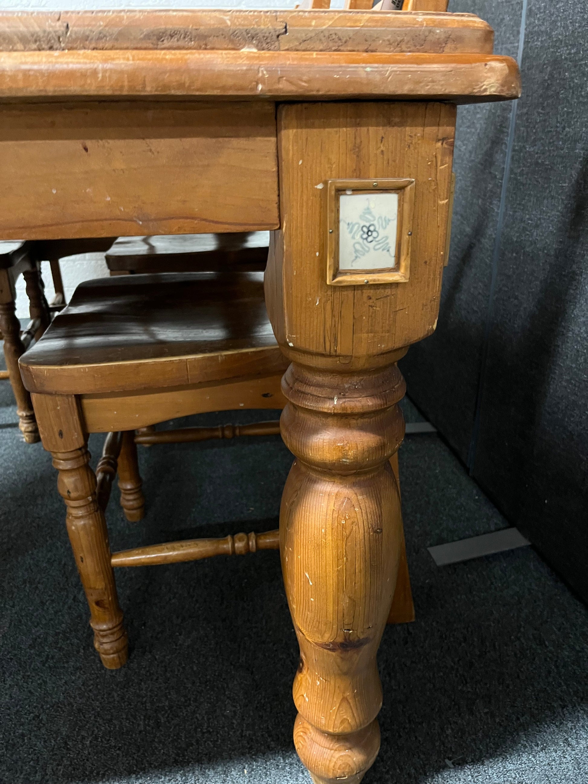 Large solid pine stained 6ft kitchen table(L 1720 x W 1050 mm) with 5 no. matching chairs  1225