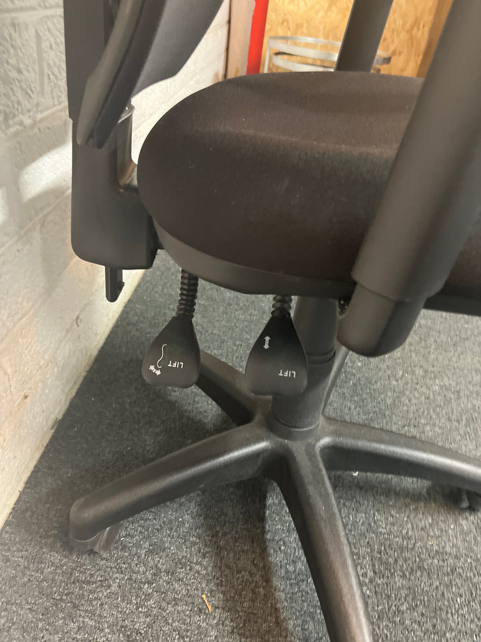 Black mesh back black fabric seat swivel chair with arms 1325