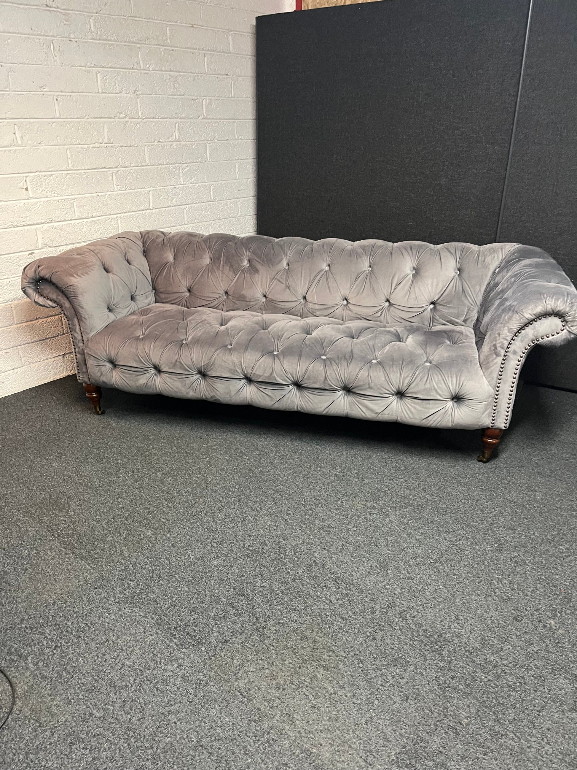Large 3 seater grey velour button back chesterfield sofa with mahogany leg frame 2225